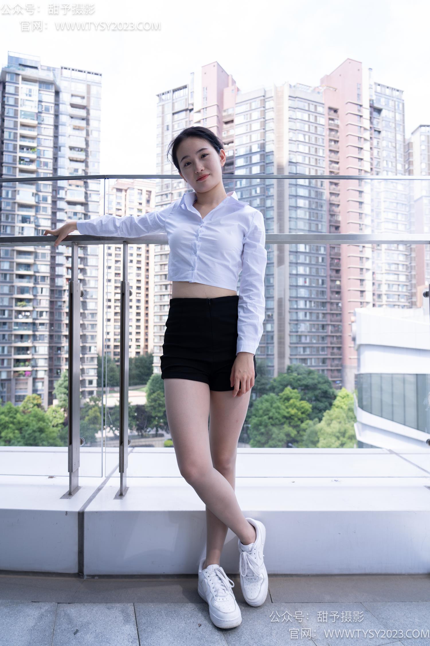 图片[81]-甜予摄影 NO.063 思思-板鞋、油亮灰丝（脚尖透明款）[136P] – 速更版-美库