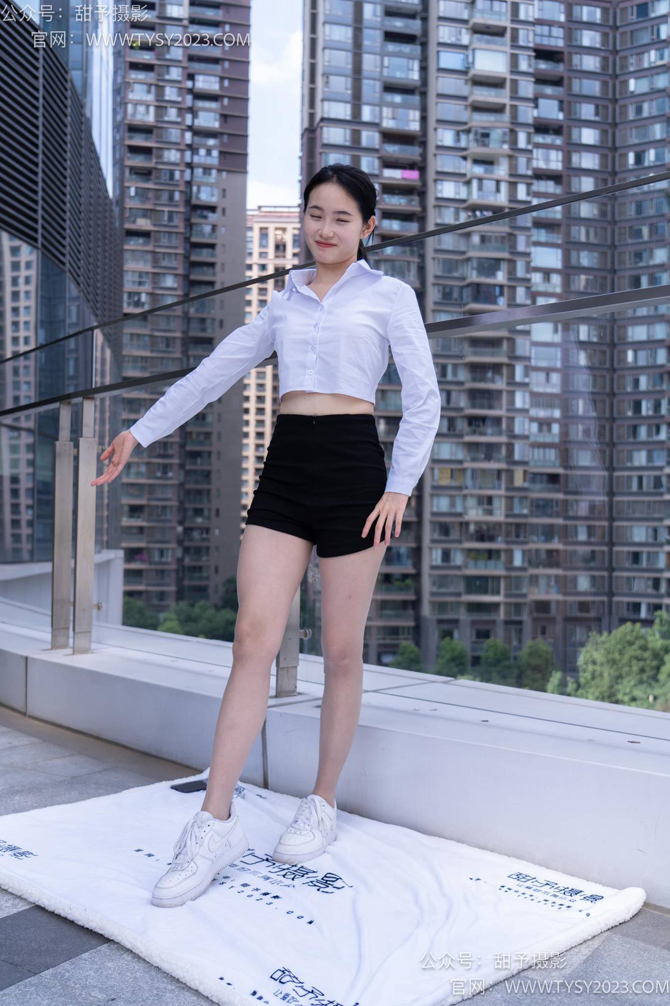 图片[89]-甜予摄影 NO.063 思思-板鞋、油亮灰丝（脚尖透明款）[136P] – 速更版-美库