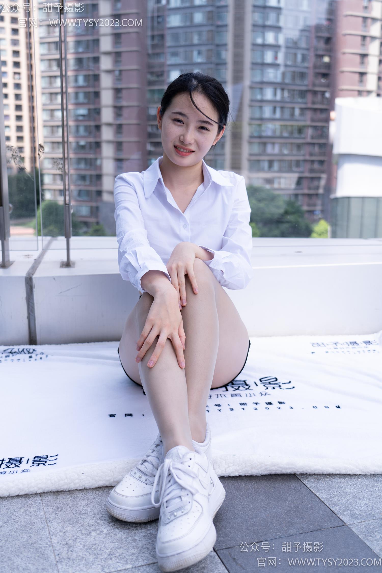 图片[95]-甜予摄影 NO.063 思思-板鞋、油亮灰丝（脚尖透明款）[136P] – 速更版-美库