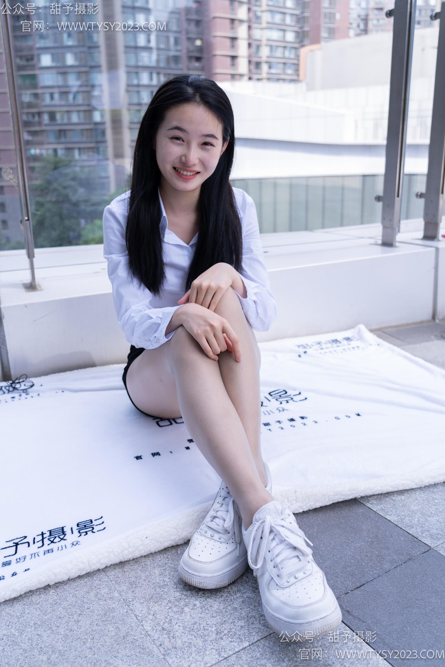 图片[101]-甜予摄影 NO.063 思思-板鞋、油亮灰丝（脚尖透明款）[136P] – 速更版-美库