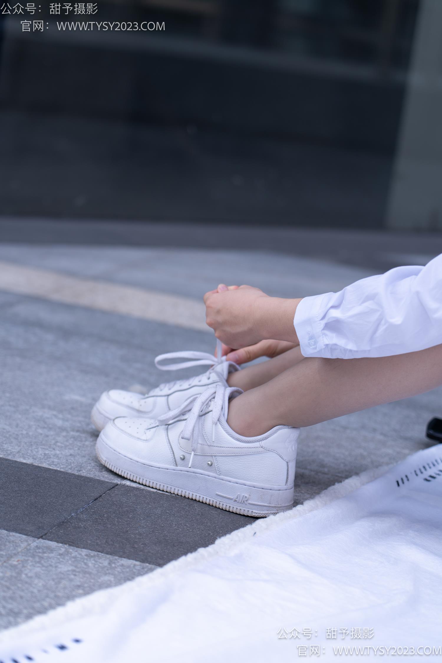 图片[111]-甜予摄影 NO.063 思思-板鞋、油亮灰丝（脚尖透明款）[136P] – 速更版-美库