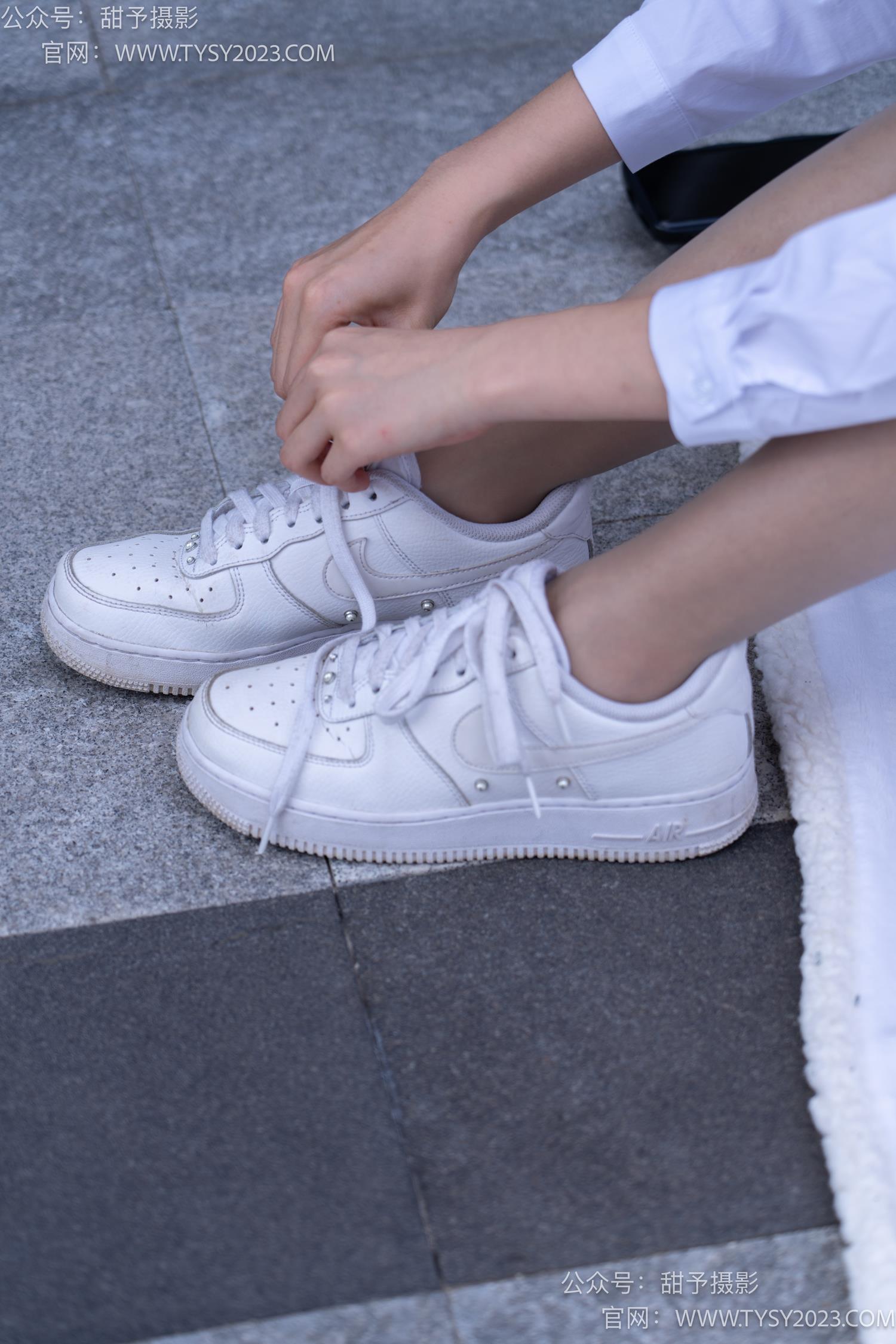 图片[112]-甜予摄影 NO.063 思思-板鞋、油亮灰丝（脚尖透明款）[136P] – 速更版-美库