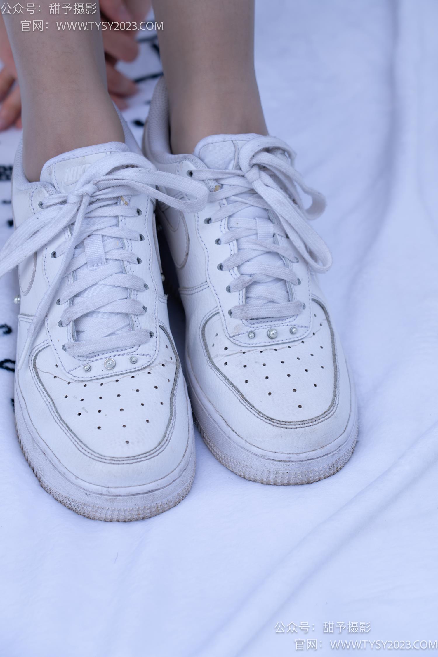 图片[123]-甜予摄影 NO.063 思思-板鞋、油亮灰丝（脚尖透明款）[136P] – 速更版-美库