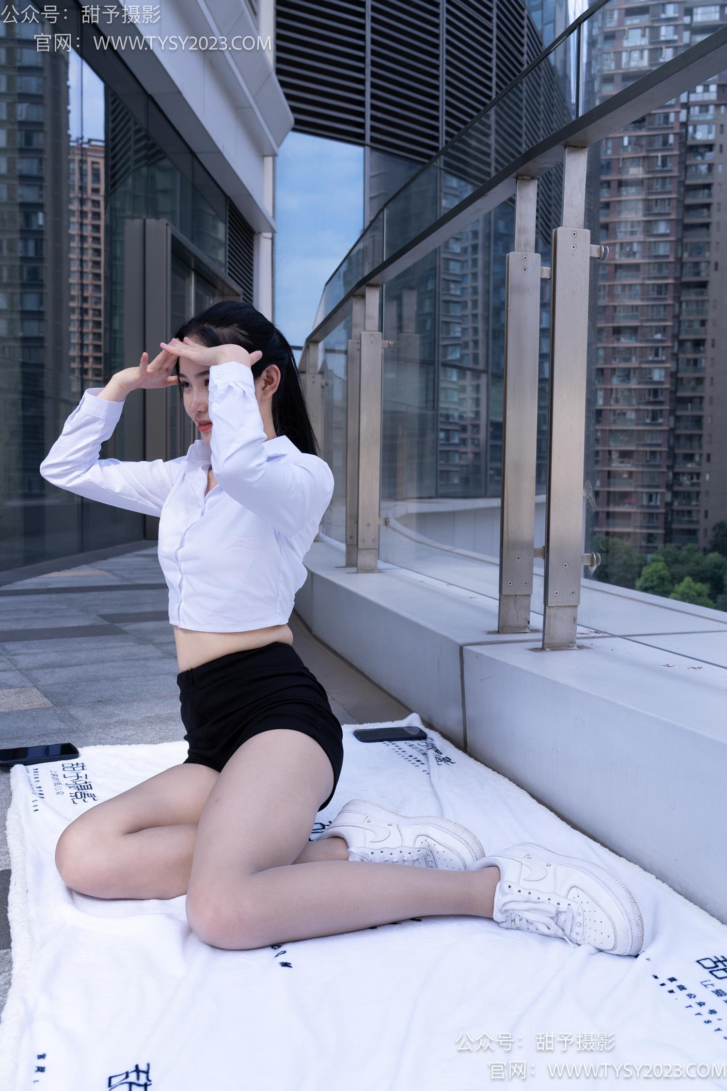 图片[130]-甜予摄影 NO.063 思思-板鞋、油亮灰丝（脚尖透明款）[136P] – 速更版-美库