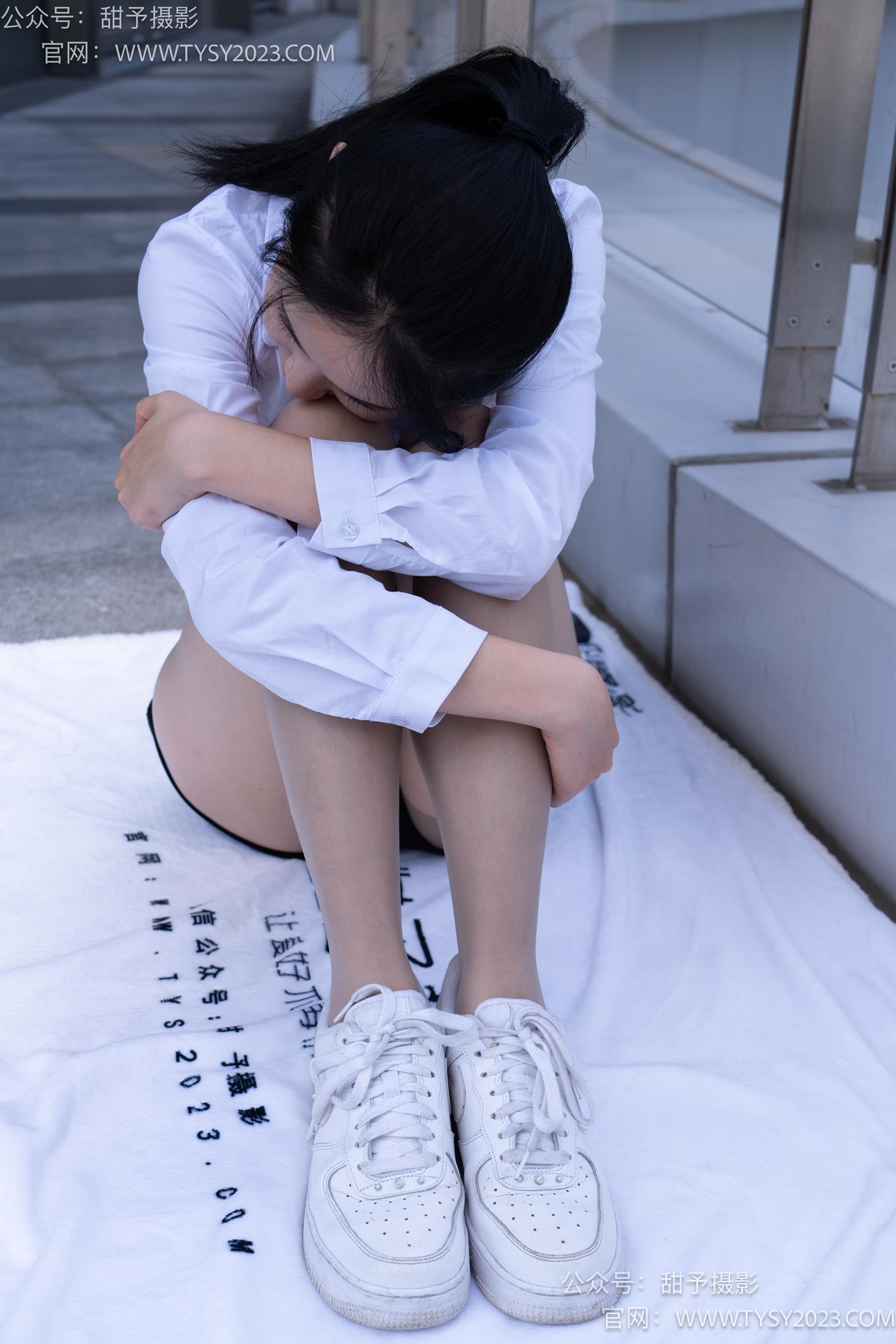 图片[131]-甜予摄影 NO.063 思思-板鞋、油亮灰丝（脚尖透明款）[136P] – 速更版-美库