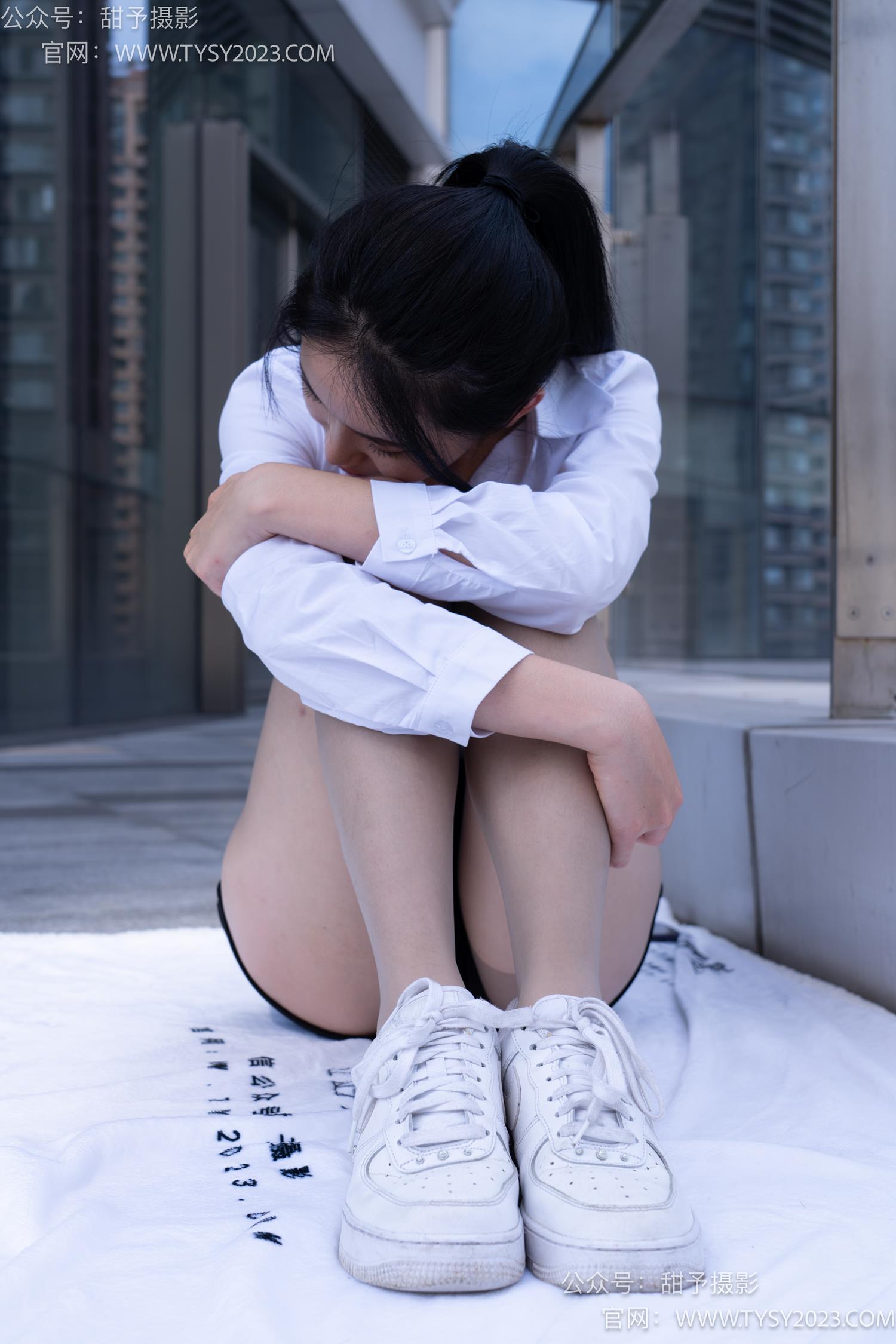 图片[132]-甜予摄影 NO.063 思思-板鞋、油亮灰丝（脚尖透明款）[136P] – 速更版-美库