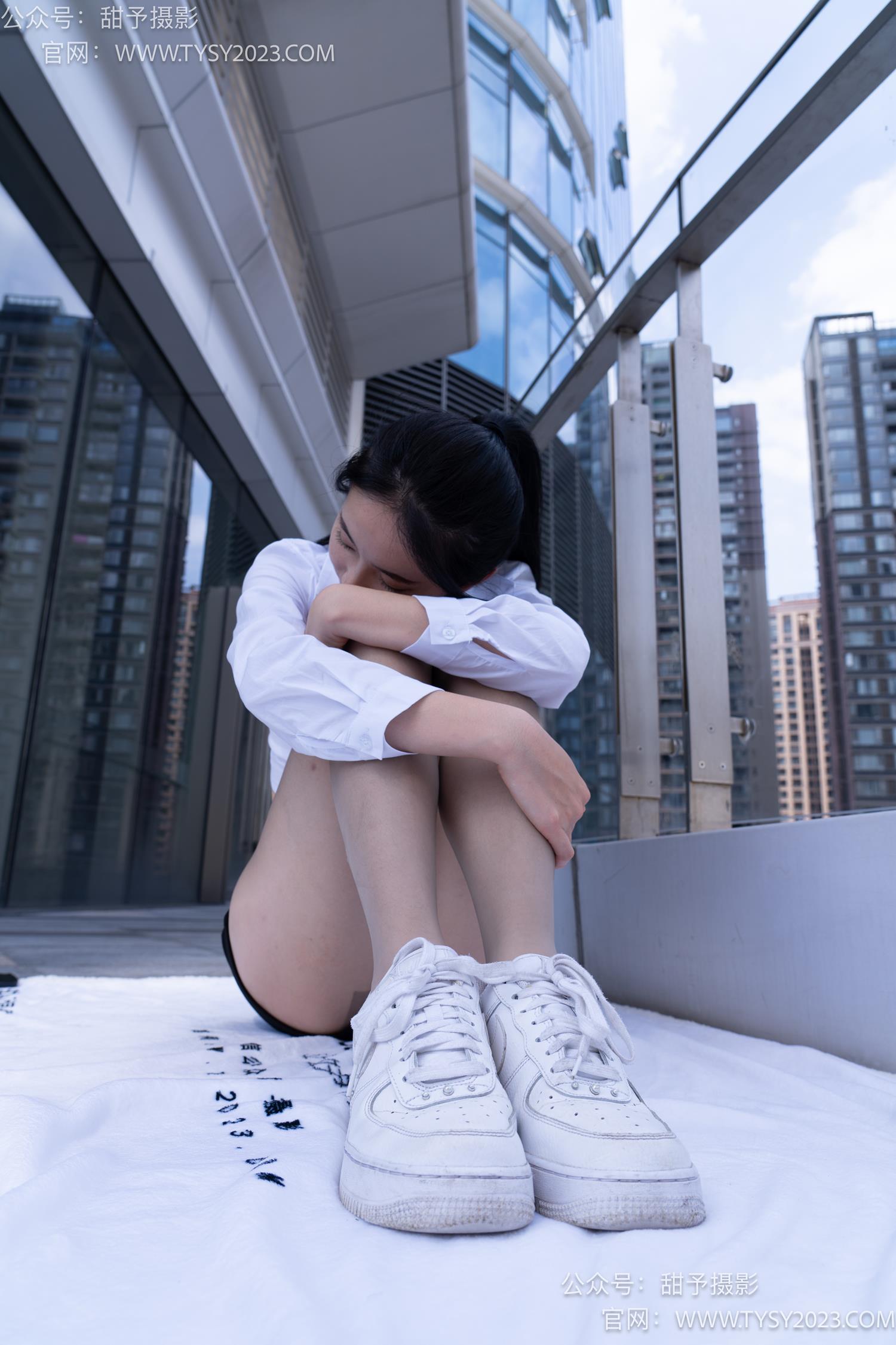 图片[133]-甜予摄影 NO.063 思思-板鞋、油亮灰丝（脚尖透明款）[136P] – 速更版-美库