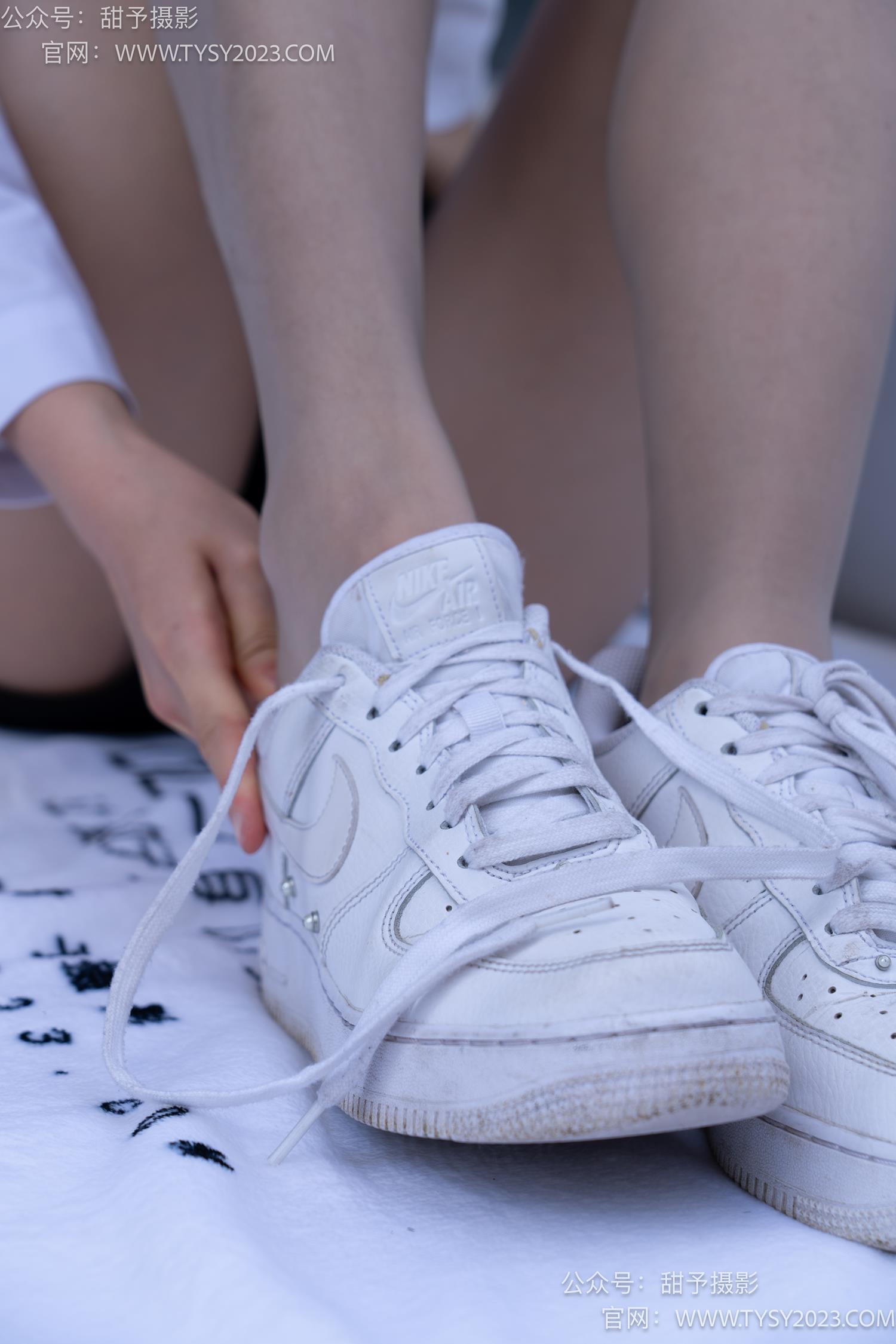 图片[136]-甜予摄影 NO.063 思思-板鞋、油亮灰丝（脚尖透明款）[136P] – 速更版-美库