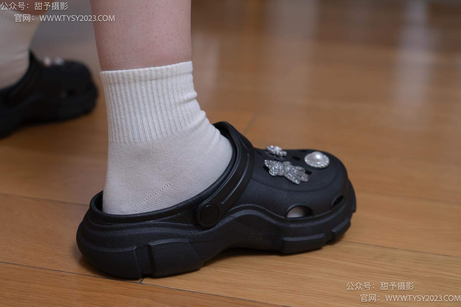 图片[15]-甜予摄影 NO.065 璇璇-靴子、洞洞鞋、白棉袜、裸足[175P] – 速更版-美库
