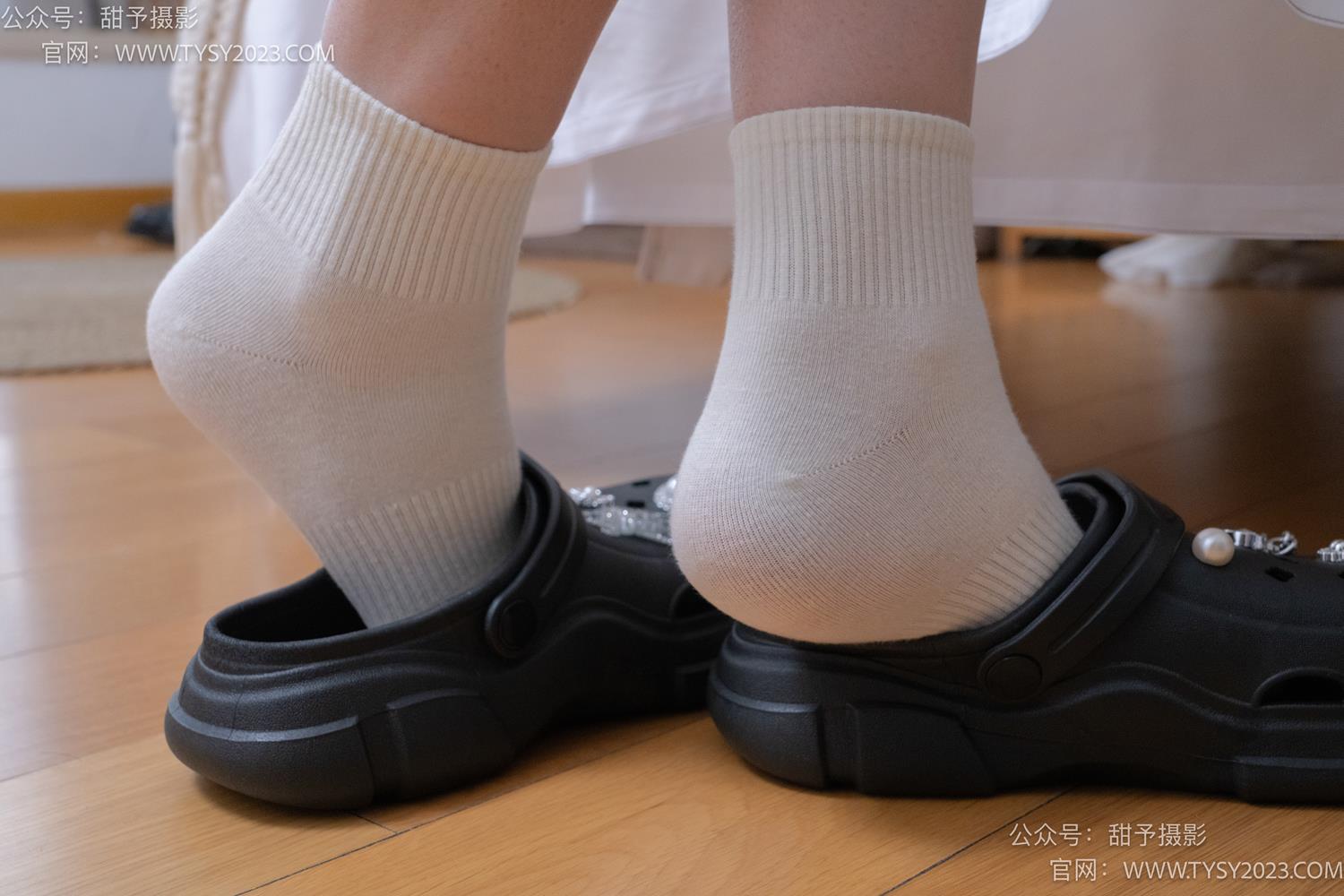 图片[39]-甜予摄影 NO.065 璇璇-靴子、洞洞鞋、白棉袜、裸足[175P] – 速更版-美库