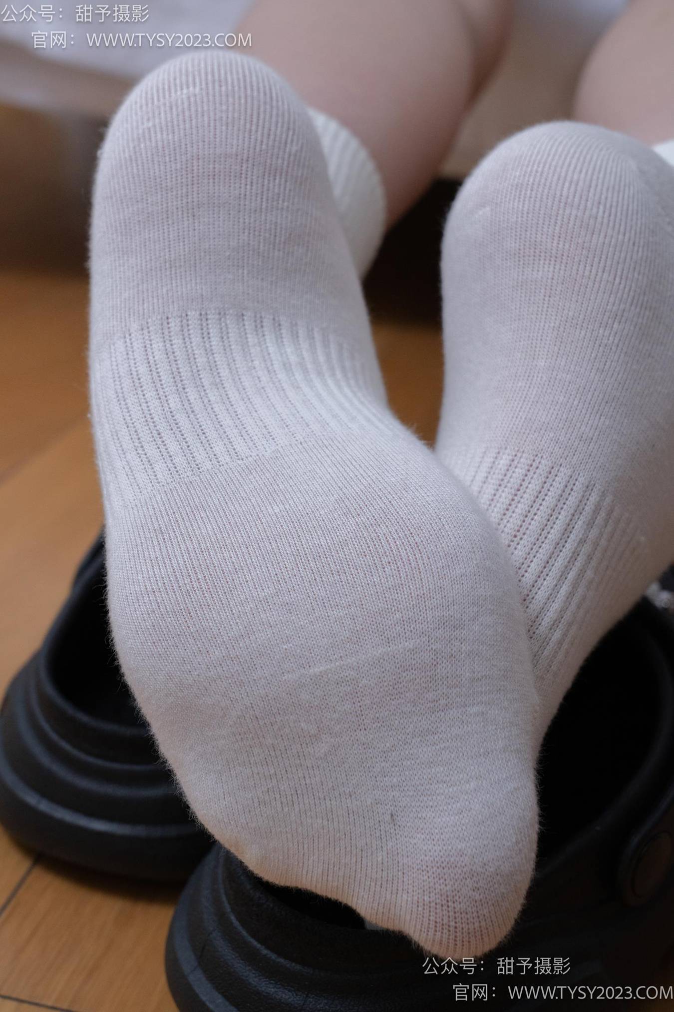 图片[47]-甜予摄影 NO.065 璇璇-靴子、洞洞鞋、白棉袜、裸足[175P] – 速更版-美库