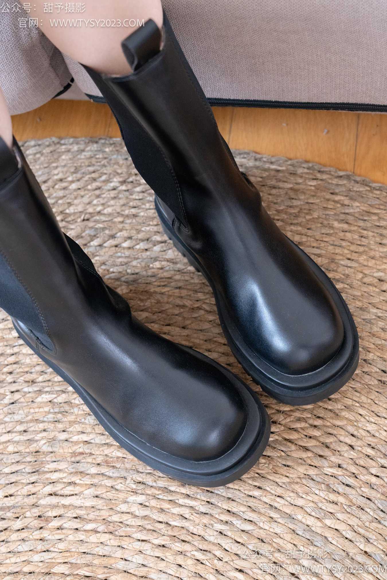 图片[164]-甜予摄影 NO.065 璇璇-靴子、洞洞鞋、白棉袜、裸足[175P] – 速更版-美库