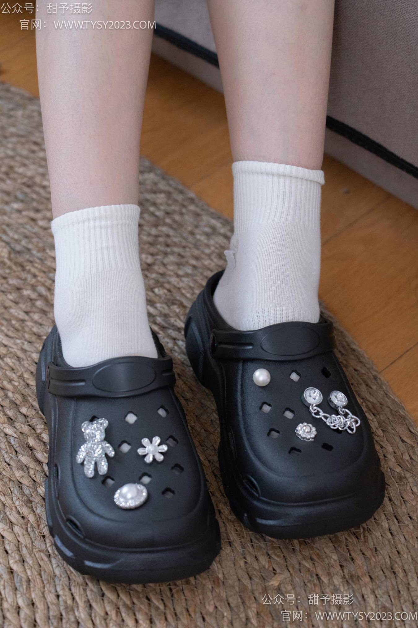 图片[170]-甜予摄影 NO.065 璇璇-靴子、洞洞鞋、白棉袜、裸足[175P] – 速更版-美库