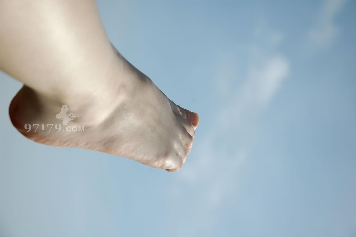 图片[23]-97179 NO.019-Skina 第十九部蓝天白云下SHOW美足[56P] – 速更版-美库