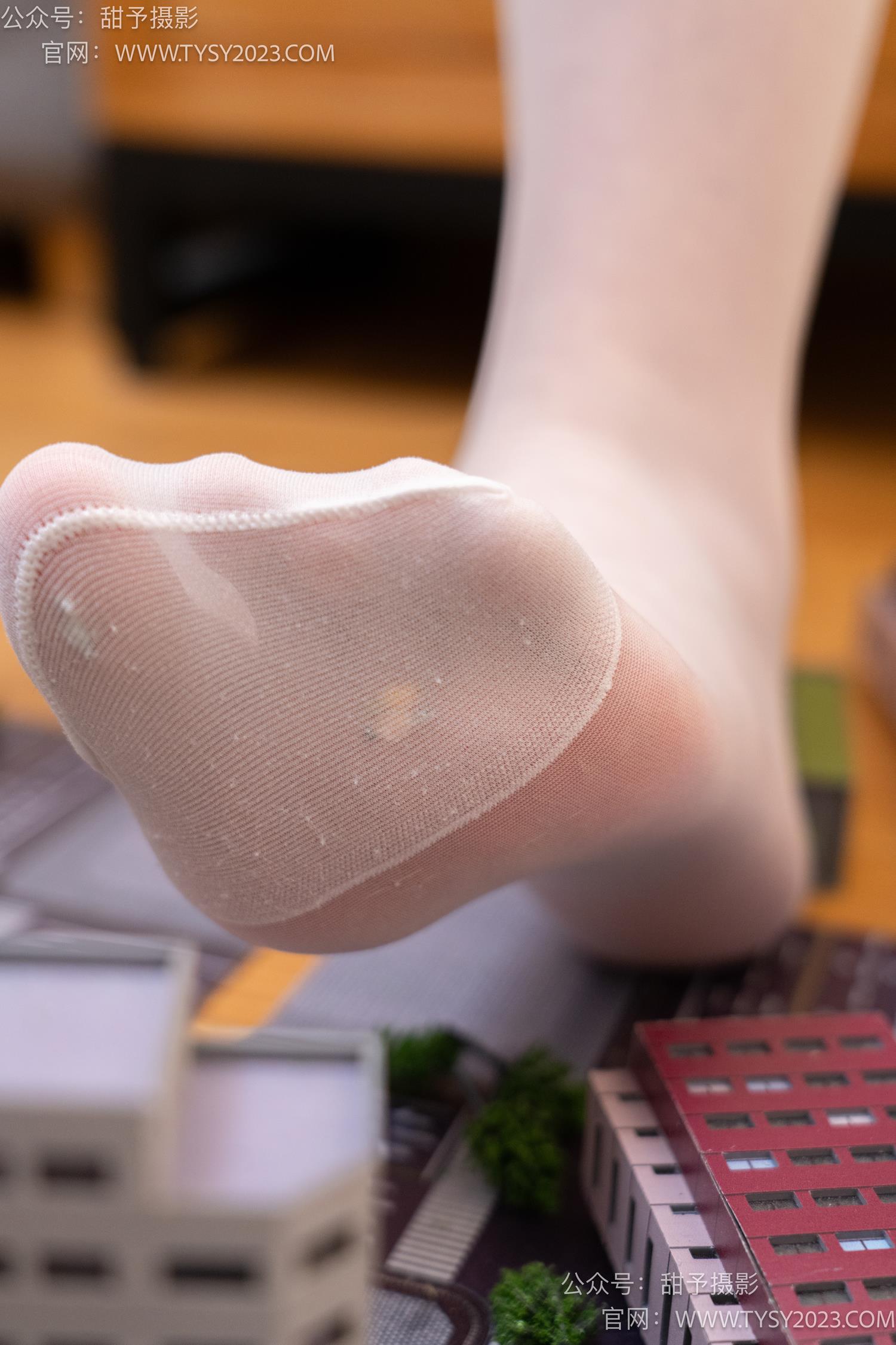 图片[16]-甜予摄影 NO.066 璇璇-高跟鞋、肉丝、裸足、小人国剧情[134P] – 速更版-美库