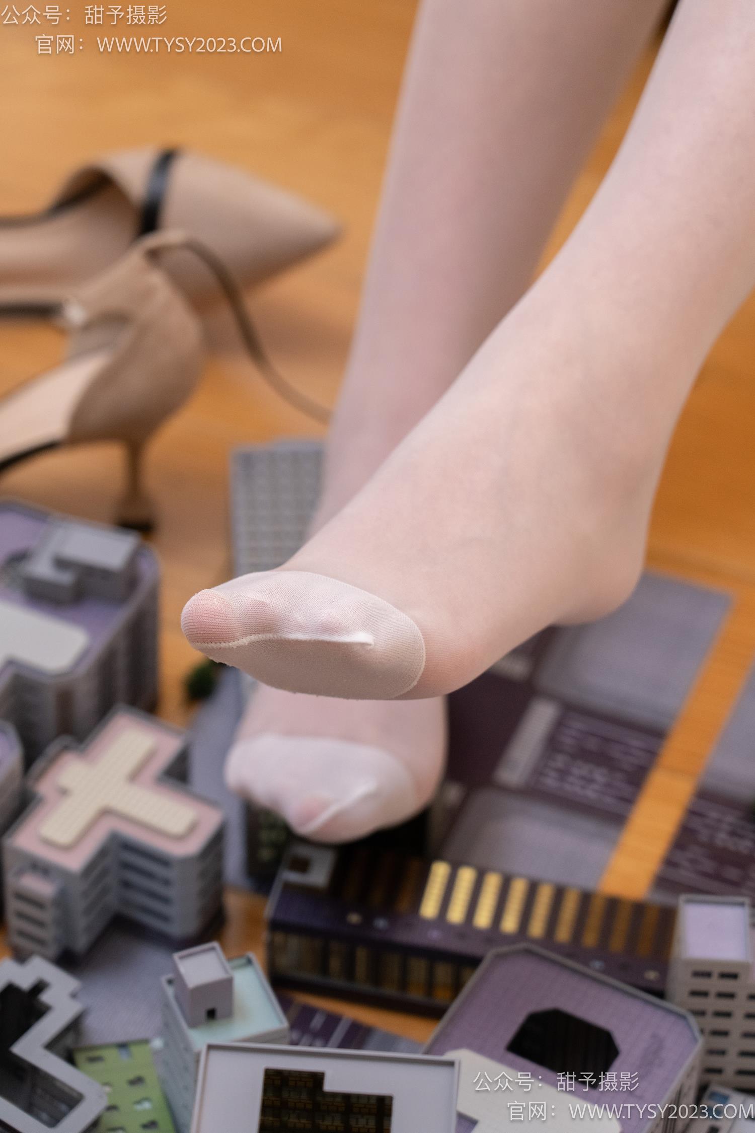 图片[19]-甜予摄影 NO.066 璇璇-高跟鞋、肉丝、裸足、小人国剧情[134P] – 速更版-美库