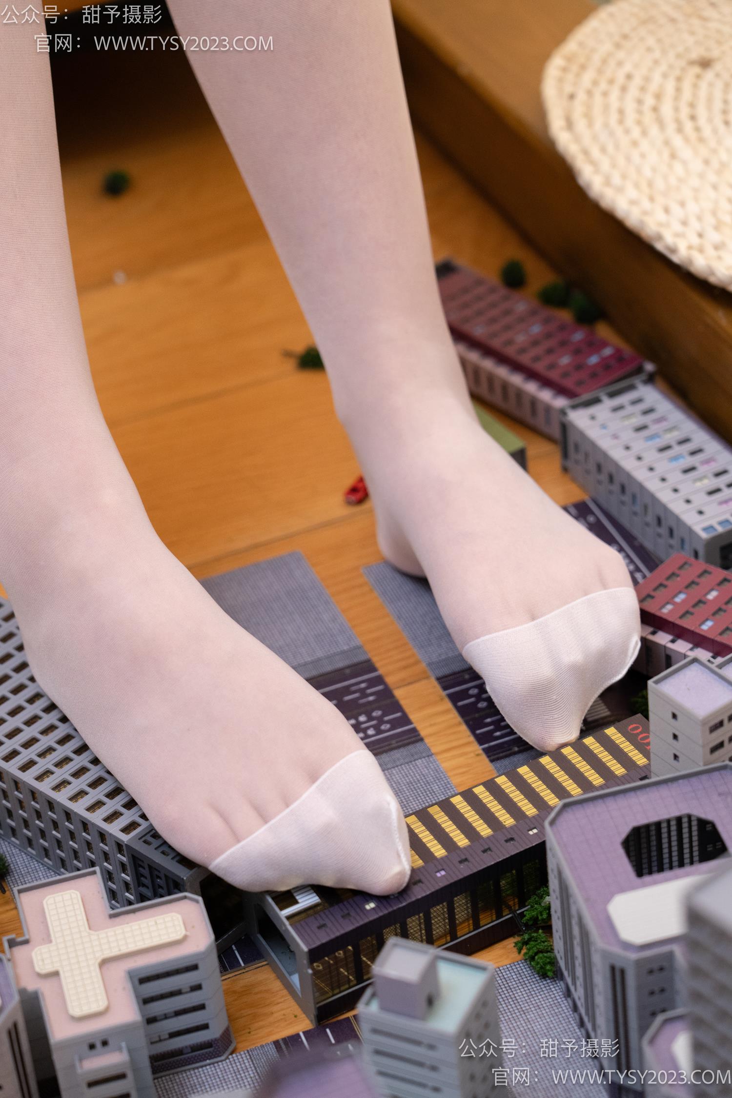 图片[21]-甜予摄影 NO.066 璇璇-高跟鞋、肉丝、裸足、小人国剧情[134P] – 速更版-美库