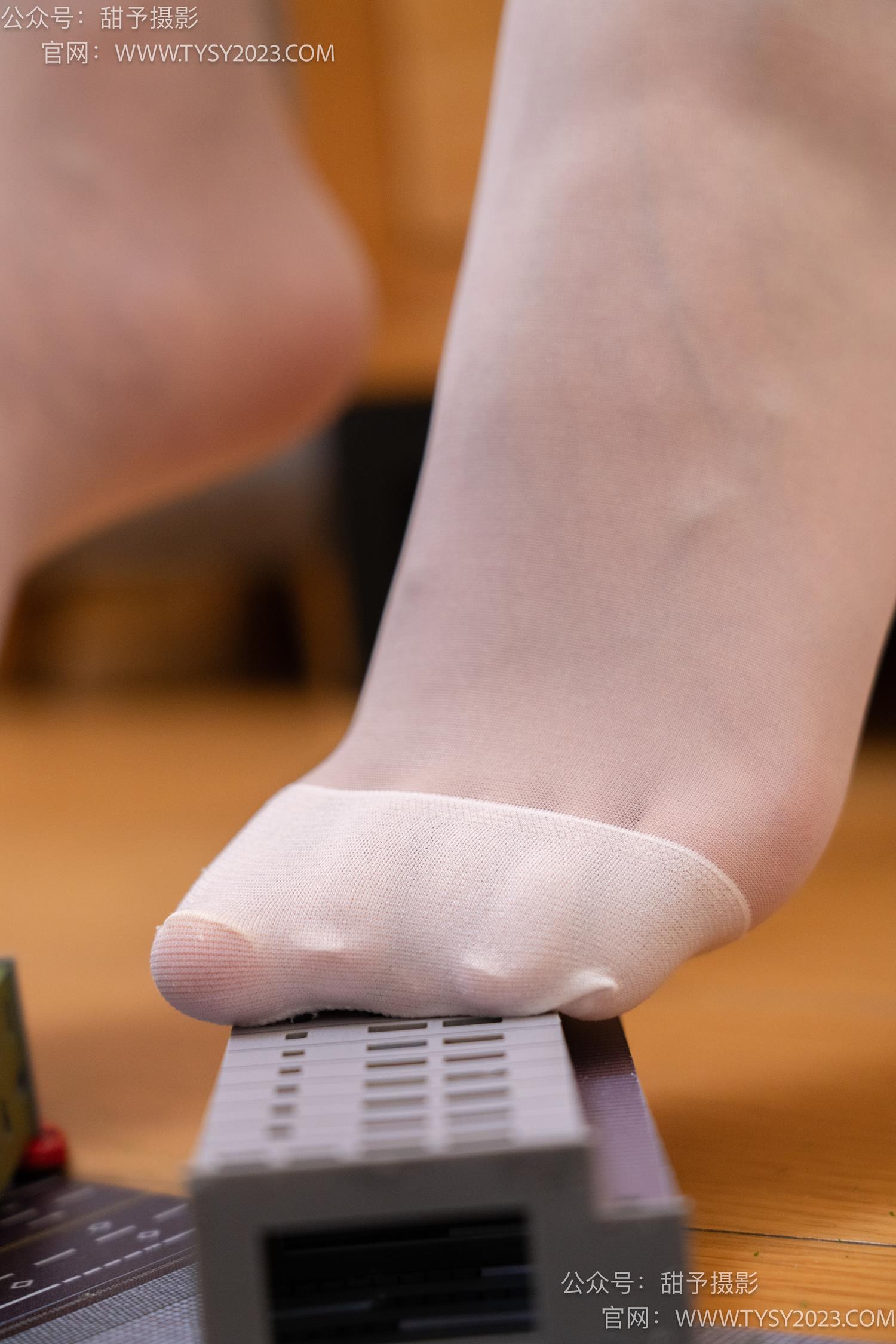 图片[30]-甜予摄影 NO.066 璇璇-高跟鞋、肉丝、裸足、小人国剧情[134P] – 速更版-美库