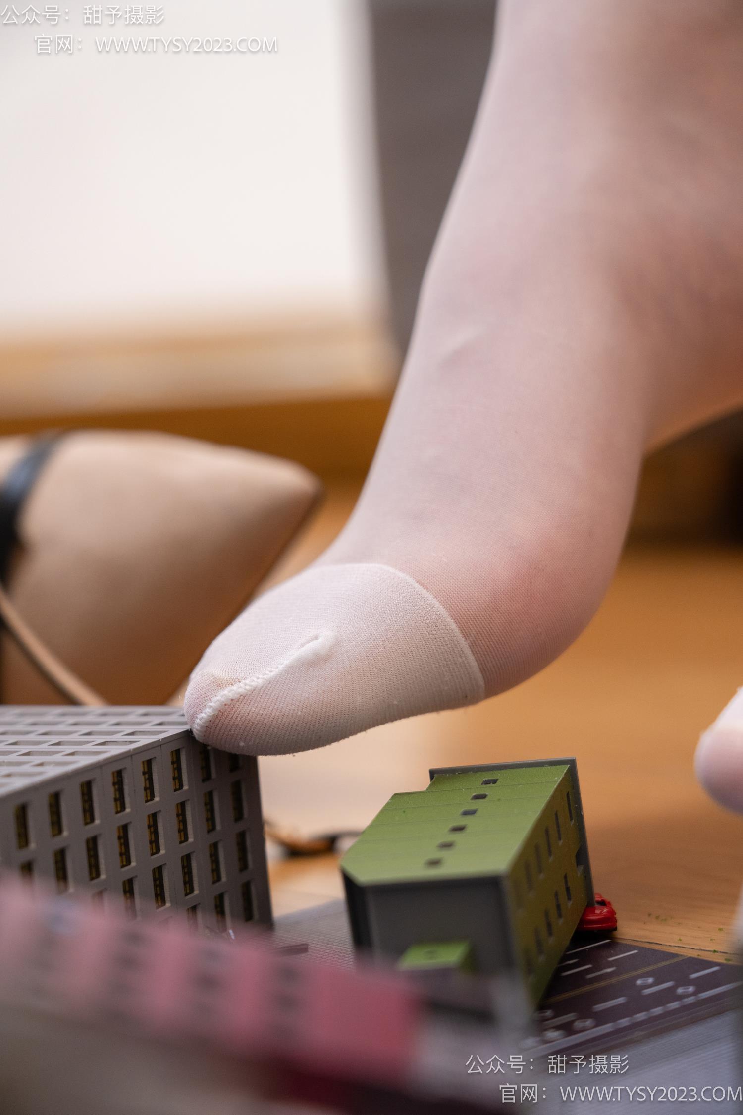 图片[31]-甜予摄影 NO.066 璇璇-高跟鞋、肉丝、裸足、小人国剧情[134P] – 速更版-美库