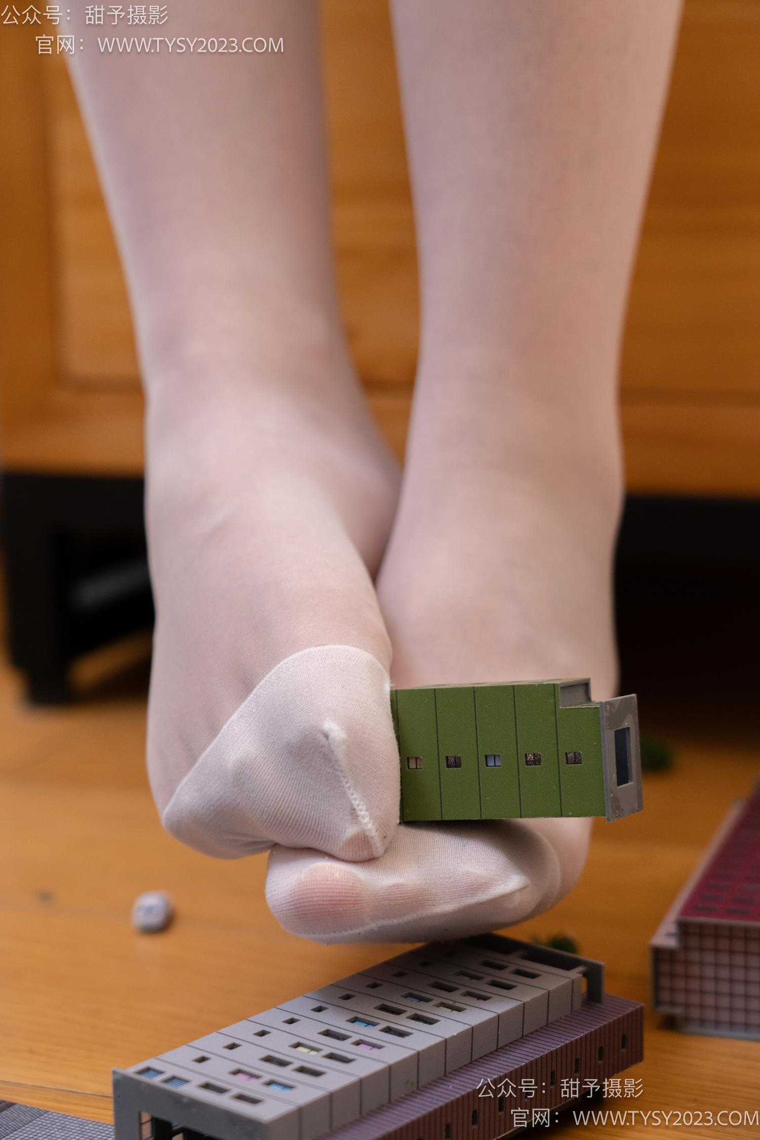 图片[33]-甜予摄影 NO.066 璇璇-高跟鞋、肉丝、裸足、小人国剧情[134P] – 速更版-美库