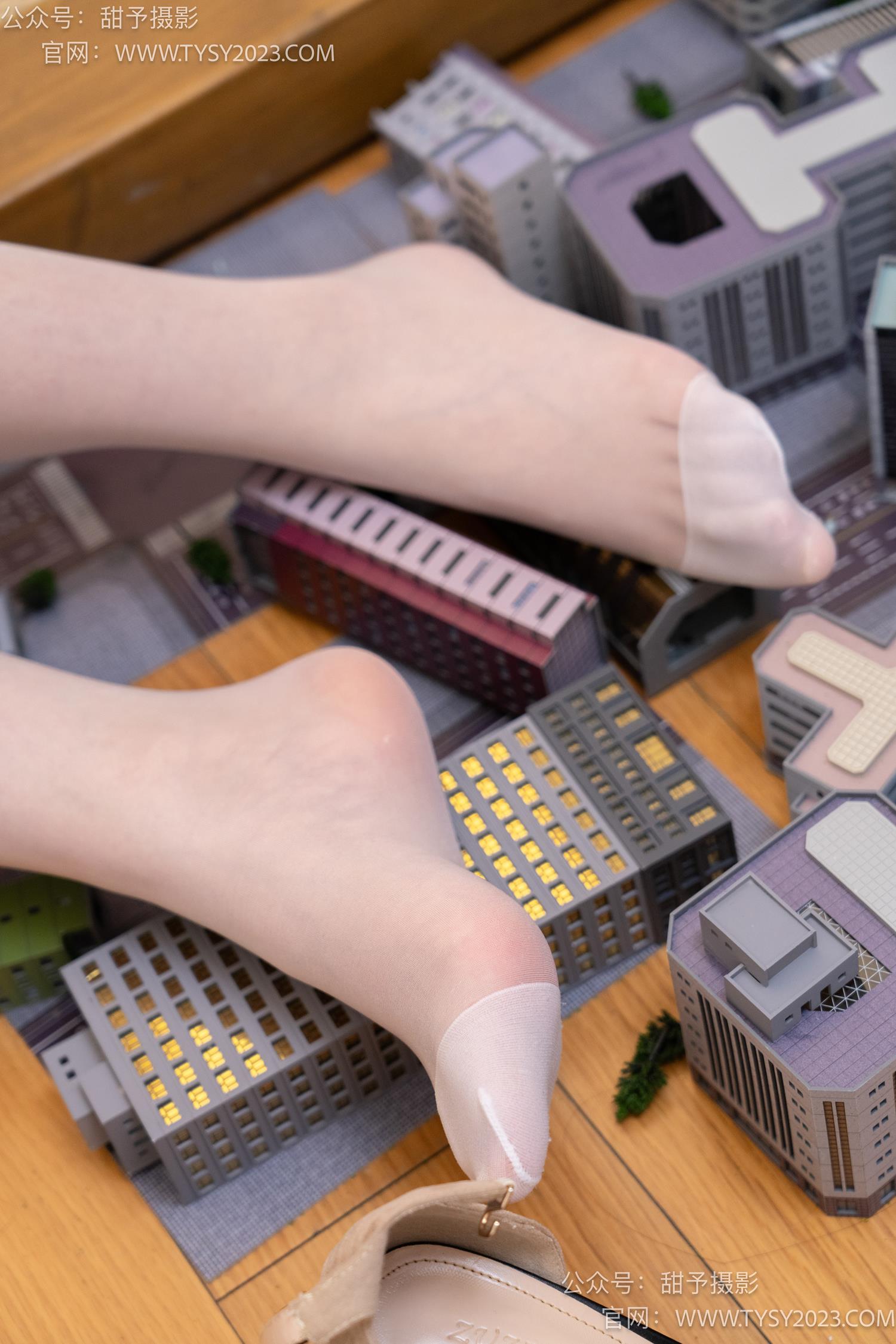 图片[43]-甜予摄影 NO.066 璇璇-高跟鞋、肉丝、裸足、小人国剧情[134P] – 速更版-美库