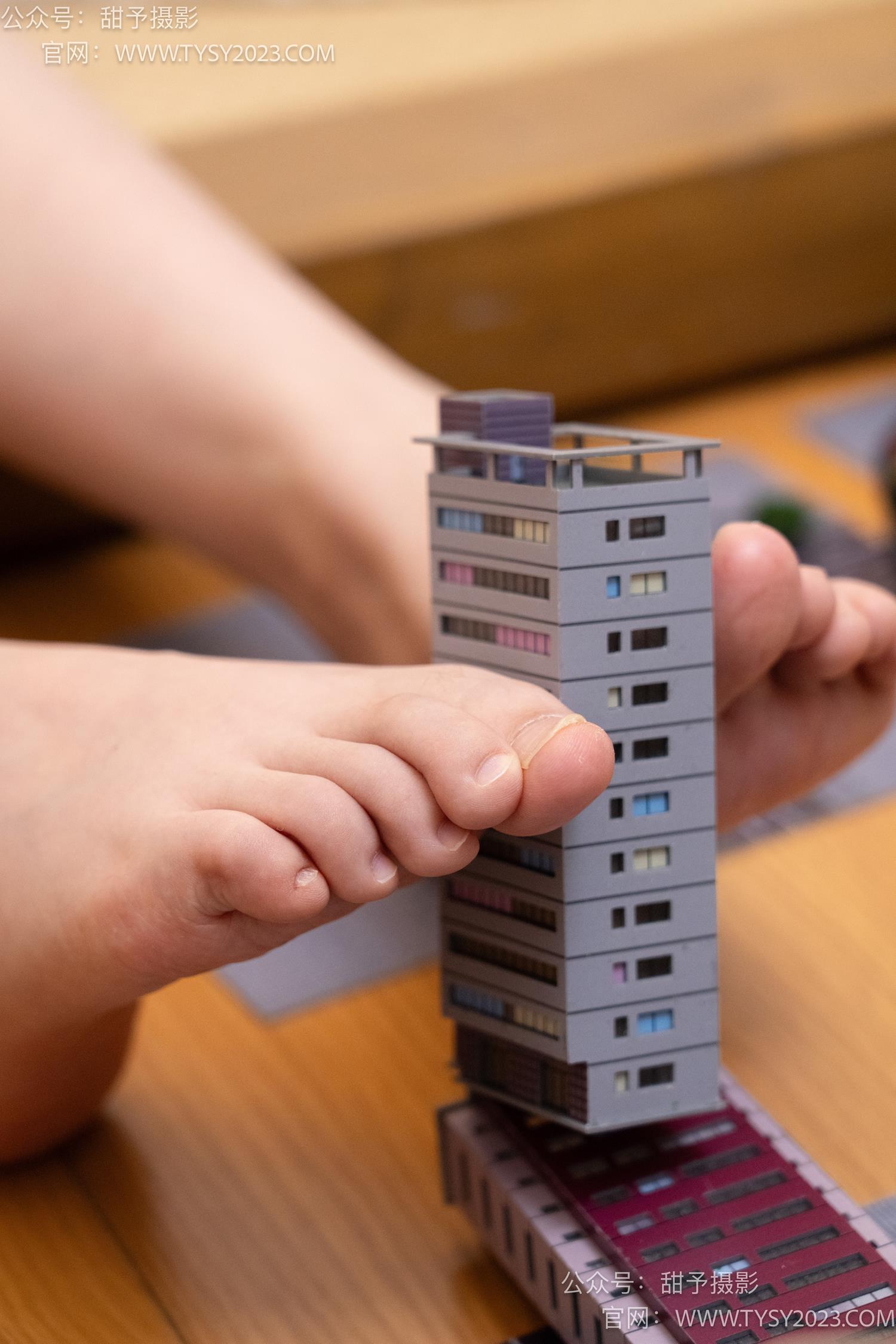 图片[59]-甜予摄影 NO.066 璇璇-高跟鞋、肉丝、裸足、小人国剧情[134P] – 速更版-美库