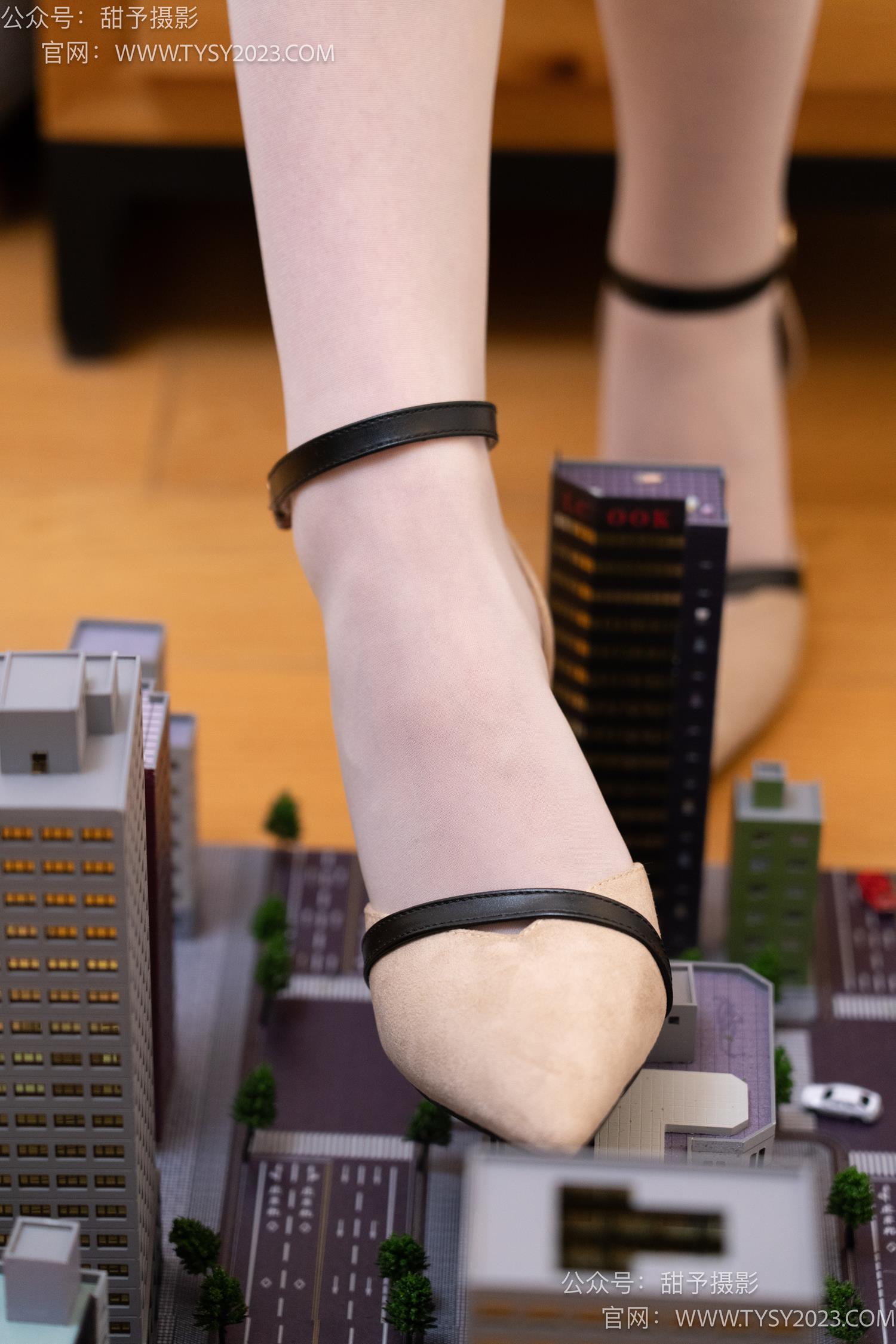 图片[108]-甜予摄影 NO.066 璇璇-高跟鞋、肉丝、裸足、小人国剧情[134P] – 速更版-美库