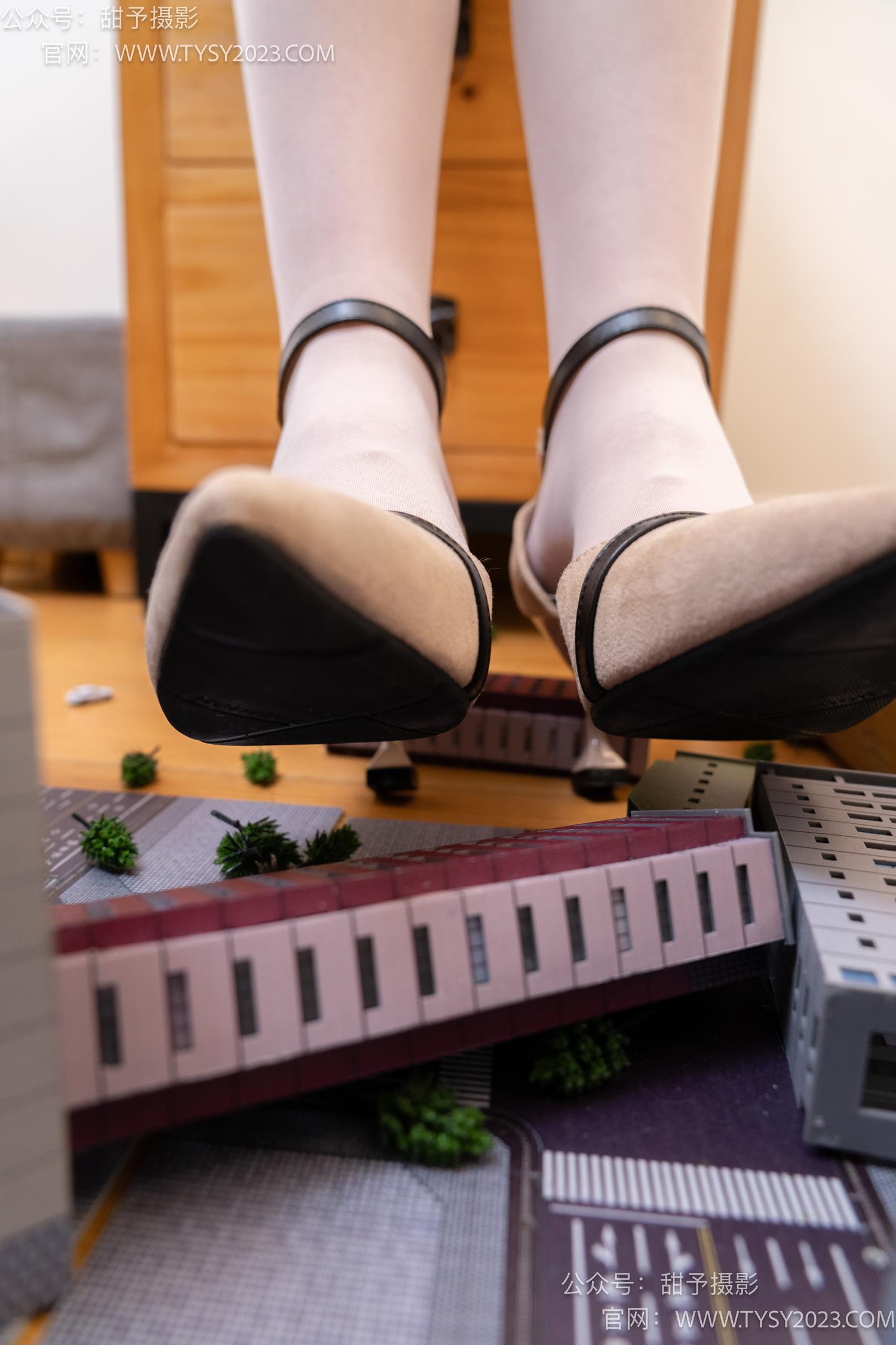 图片[125]-甜予摄影 NO.066 璇璇-高跟鞋、肉丝、裸足、小人国剧情[134P] – 速更版-美库