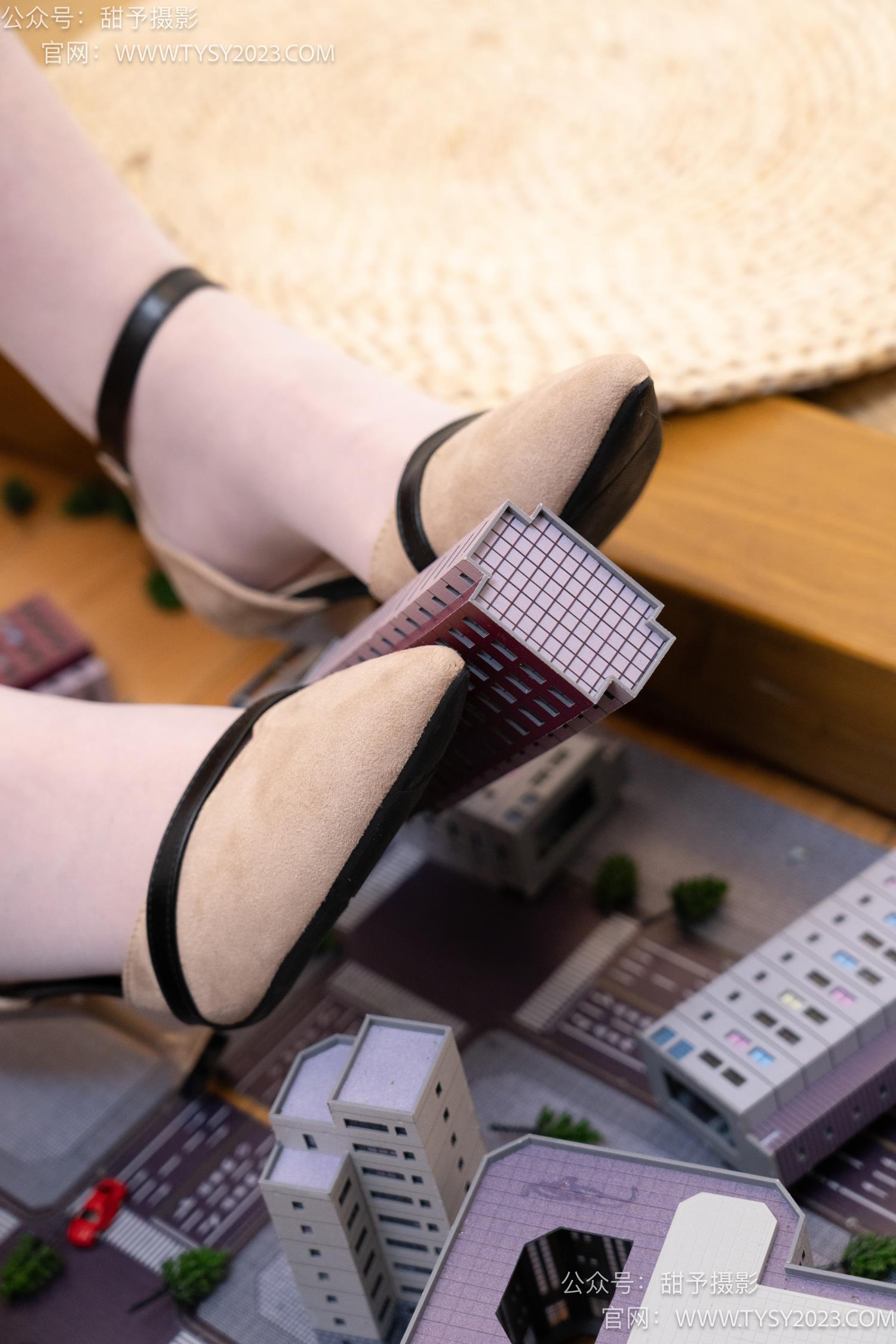 图片[133]-甜予摄影 NO.066 璇璇-高跟鞋、肉丝、裸足、小人国剧情[134P] – 速更版-美库