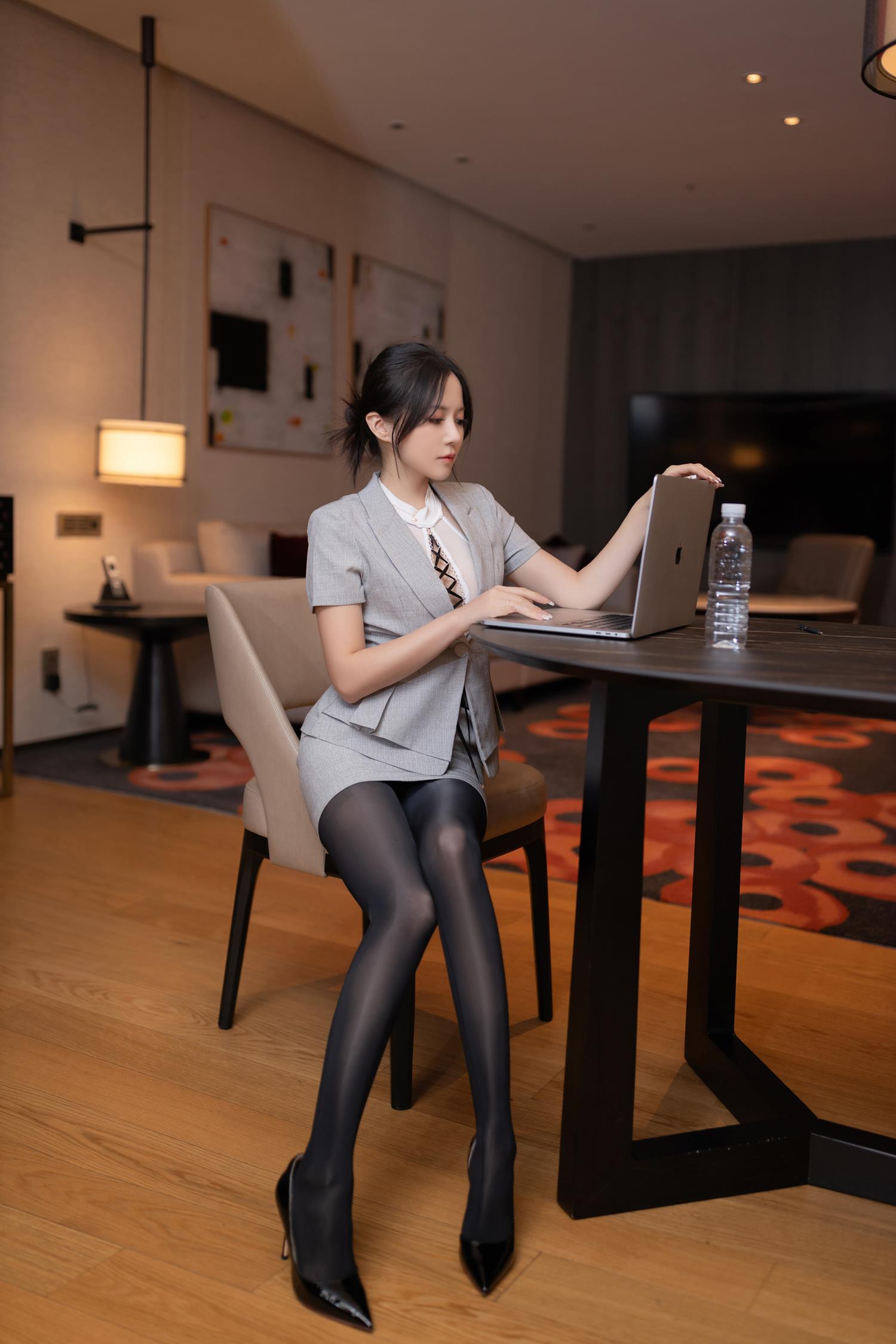 图片[20]-秀人名模鱼子酱Fish《他的监控电话》[22P] – 速更版-美库