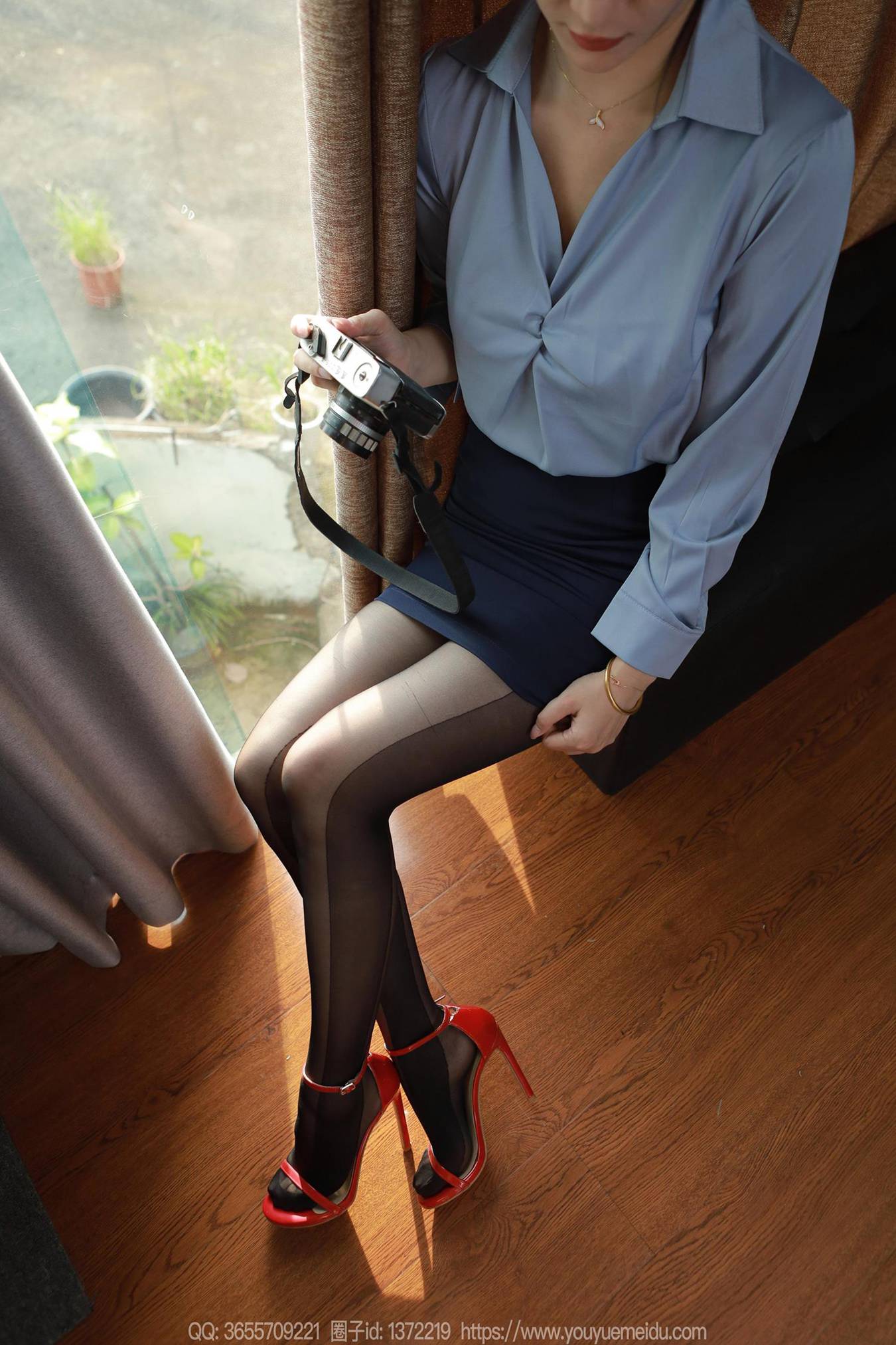 图片[17]-[IESS异思趣向] 2024.08.21 丝享家1825：秋秋《美女记者》[86P] – 速更版-美库