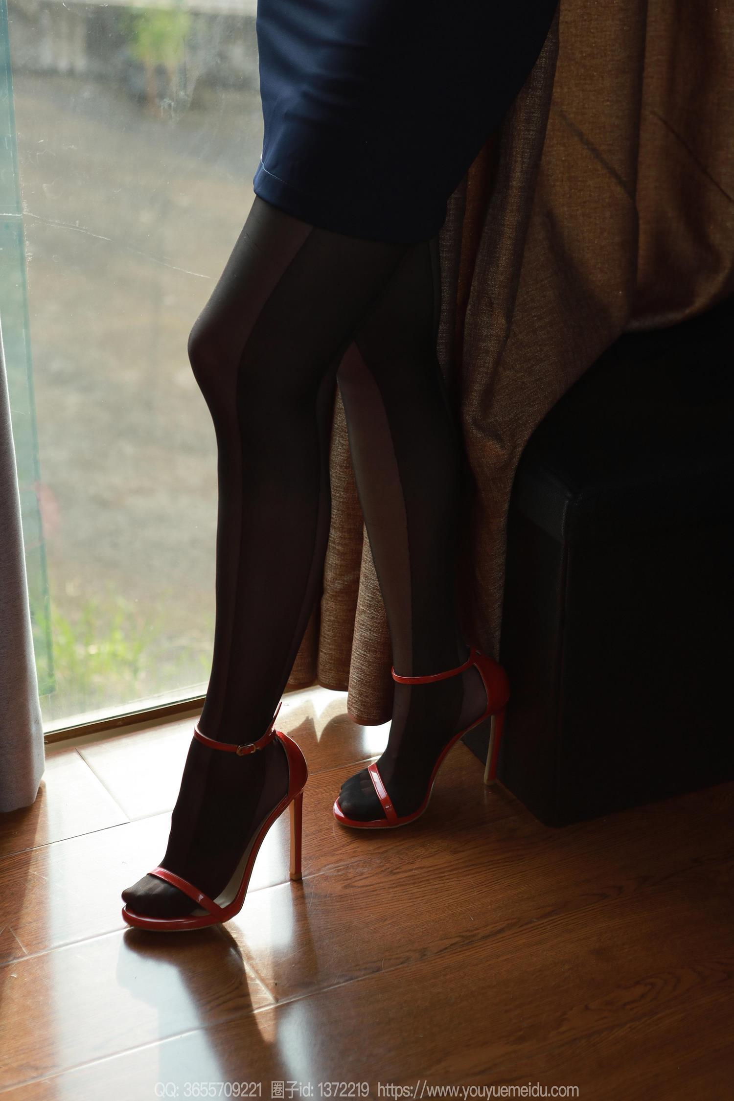 图片[34]-[IESS异思趣向] 2024.08.21 丝享家1825：秋秋《美女记者》[86P] – 速更版-美库