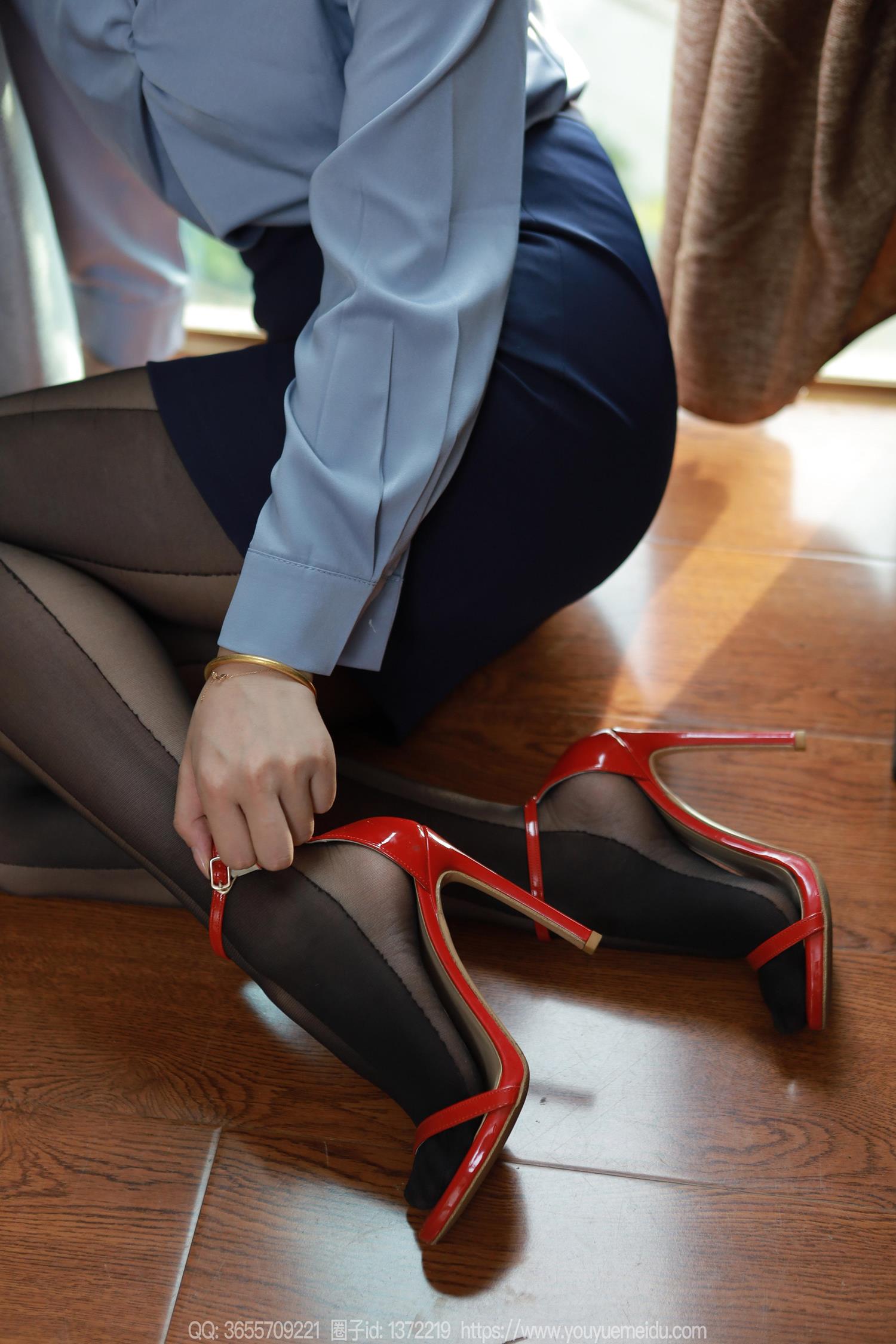 图片[57]-[IESS异思趣向] 2024.08.21 丝享家1825：秋秋《美女记者》[86P] – 速更版-美库