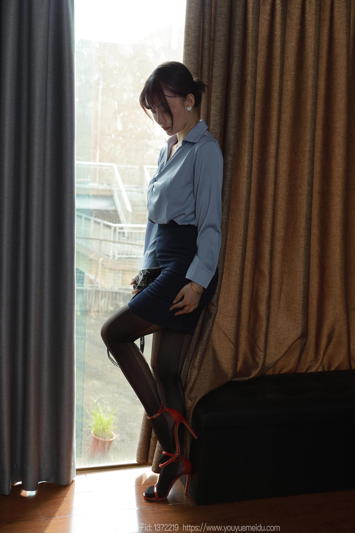 图片[67]-[IESS异思趣向] 2024.08.21 丝享家1825：秋秋《美女记者》[86P] – 速更版-美库