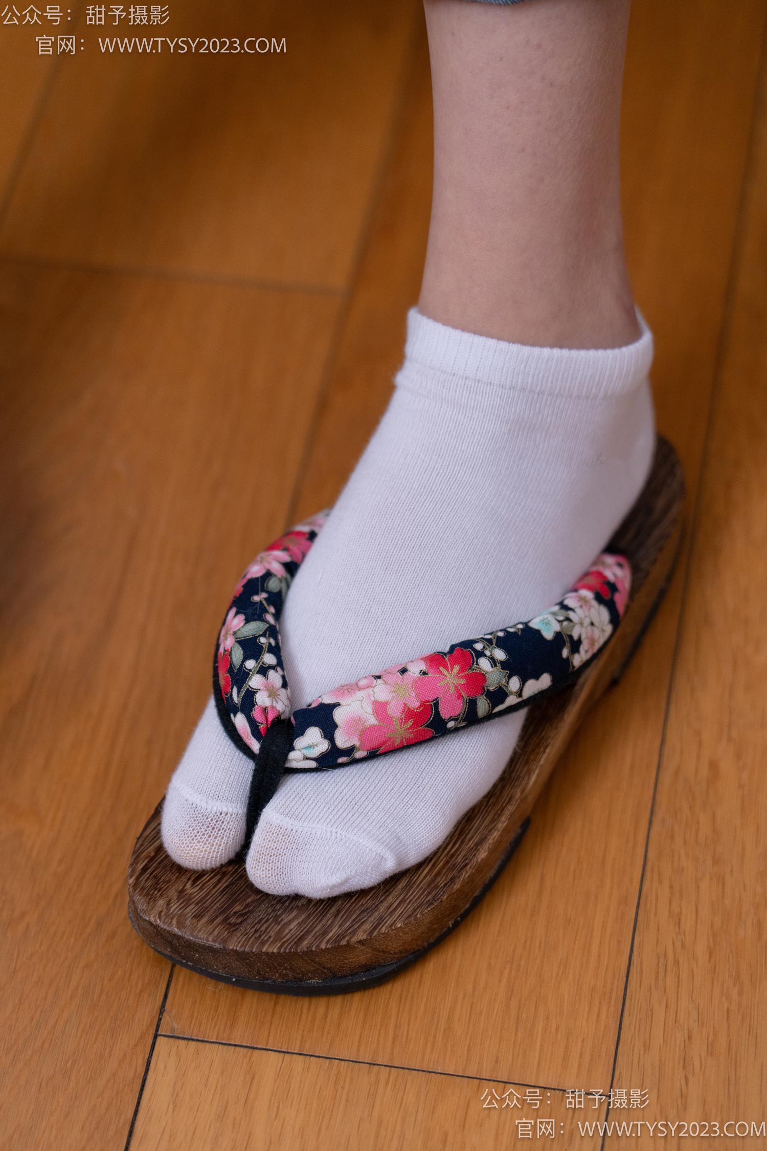 图片[10]-甜予摄影 NO.069 齐齐-短靴、人字拖、短白棉袜、长白棉袜、裸足[167P] – 速更版-美库