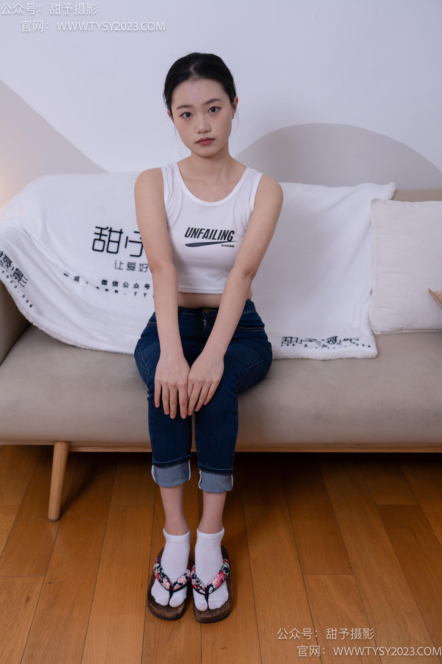 图片[11]-甜予摄影 NO.069 齐齐-短靴、人字拖、短白棉袜、长白棉袜、裸足[167P] – 速更版-美库