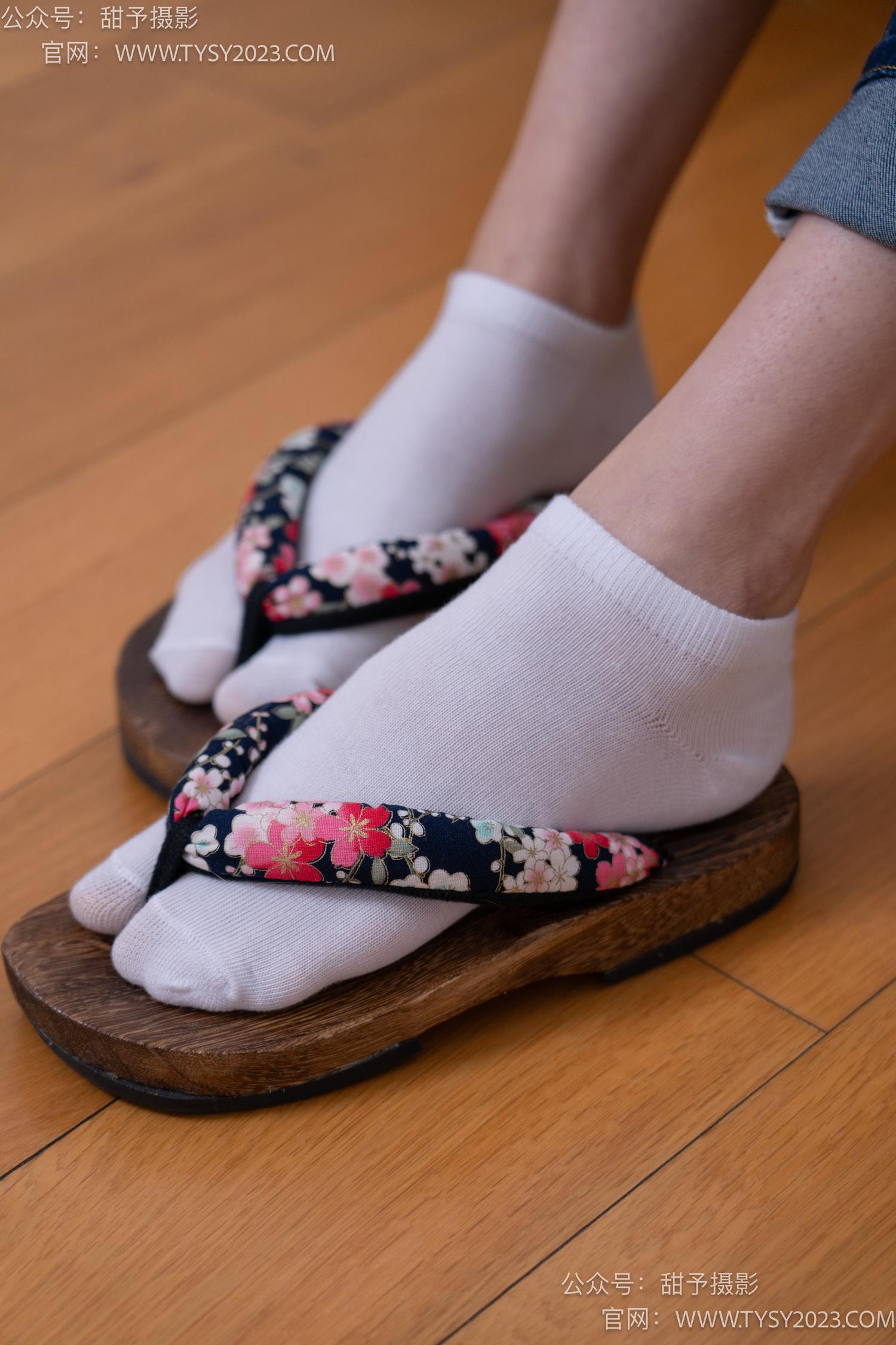 图片[13]-甜予摄影 NO.069 齐齐-短靴、人字拖、短白棉袜、长白棉袜、裸足[167P] – 速更版-美库