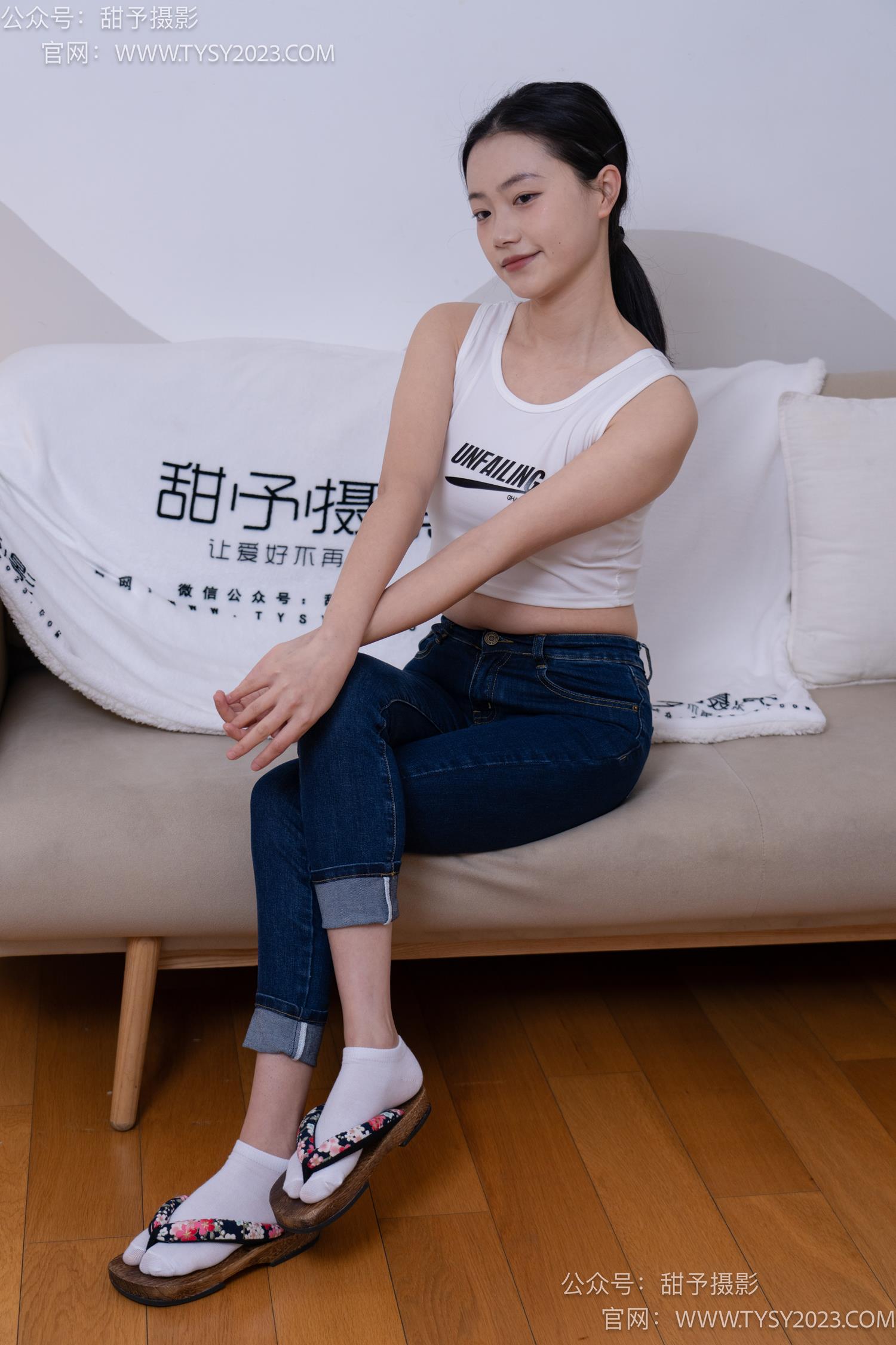 图片[16]-甜予摄影 NO.069 齐齐-短靴、人字拖、短白棉袜、长白棉袜、裸足[167P] – 速更版-美库