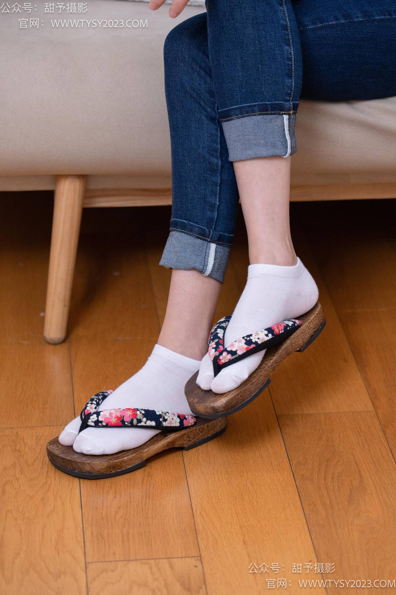 图片[17]-甜予摄影 NO.069 齐齐-短靴、人字拖、短白棉袜、长白棉袜、裸足[167P] – 速更版-美库
