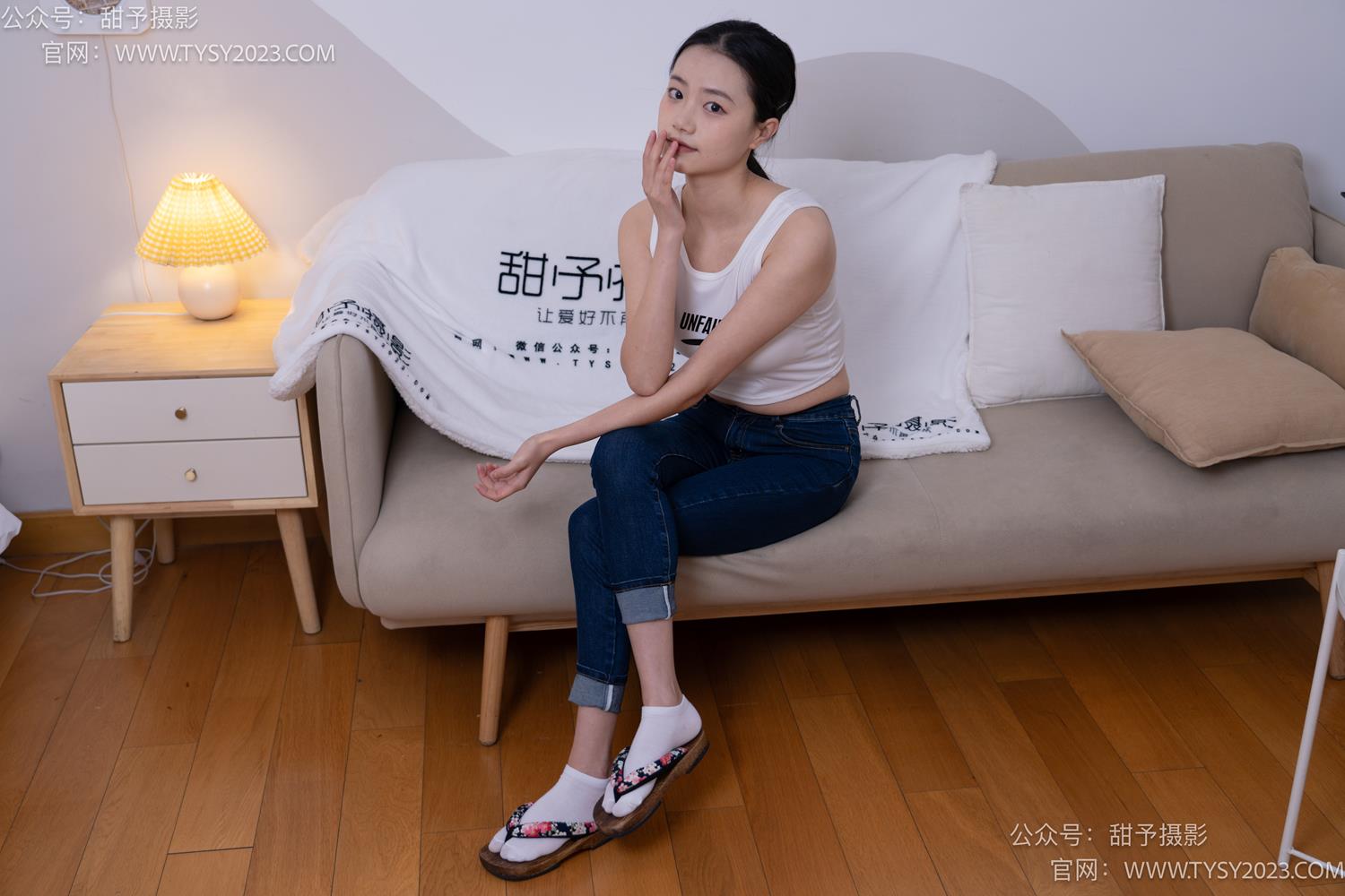 图片[18]-甜予摄影 NO.069 齐齐-短靴、人字拖、短白棉袜、长白棉袜、裸足[167P] – 速更版-美库