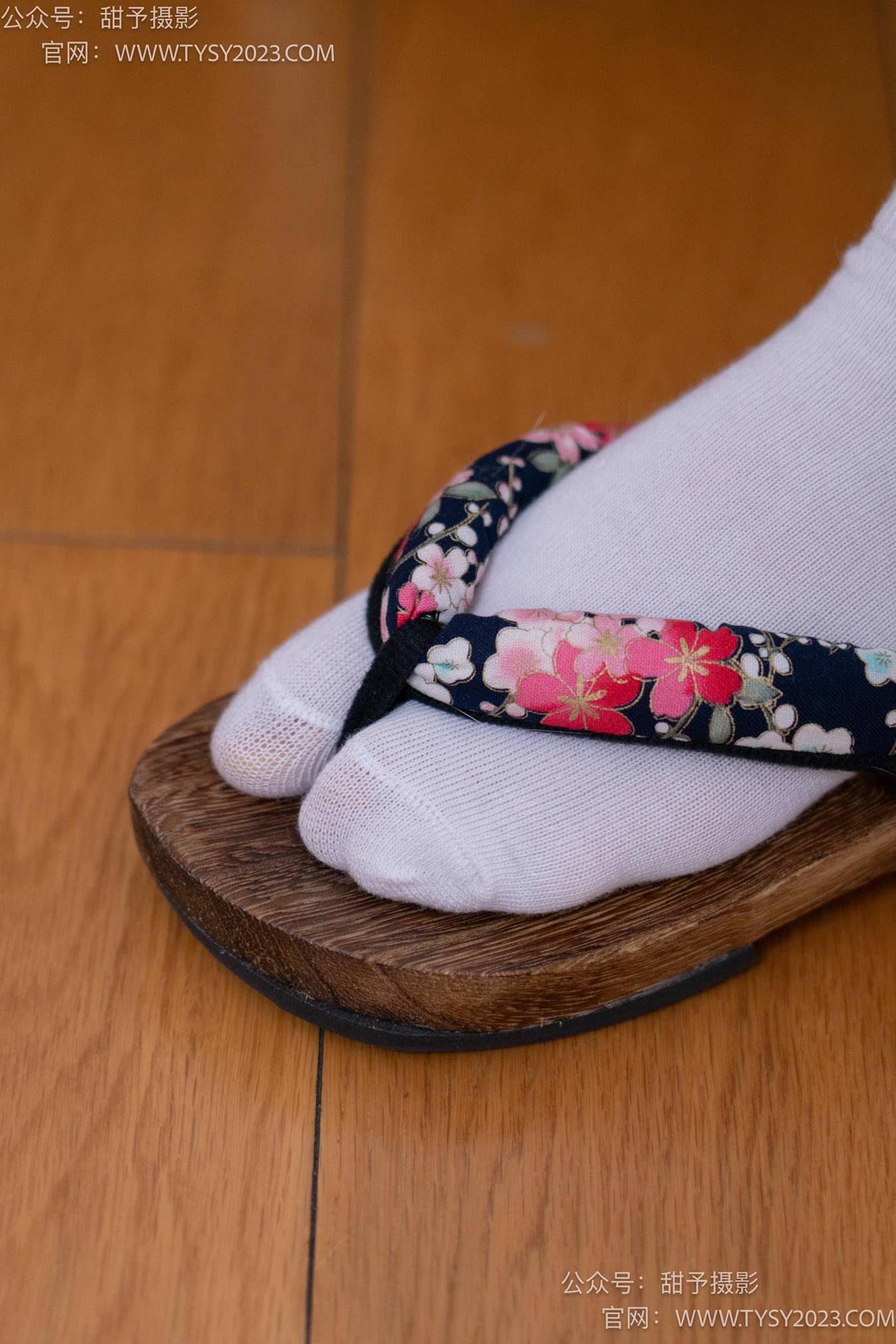 图片[21]-甜予摄影 NO.069 齐齐-短靴、人字拖、短白棉袜、长白棉袜、裸足[167P] – 速更版-美库