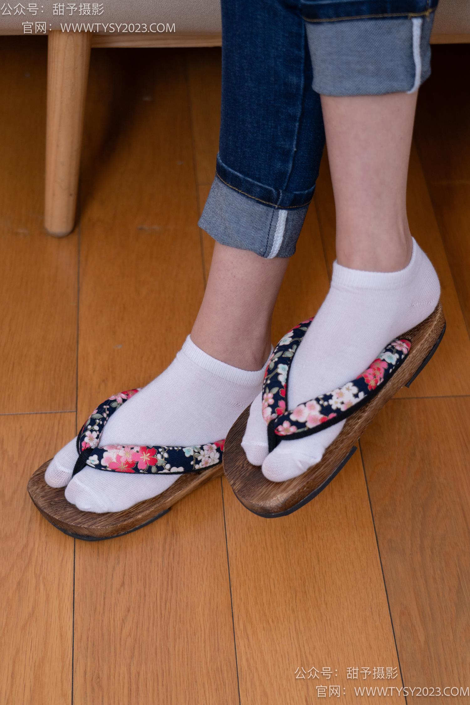 图片[22]-甜予摄影 NO.069 齐齐-短靴、人字拖、短白棉袜、长白棉袜、裸足[167P] – 速更版-美库