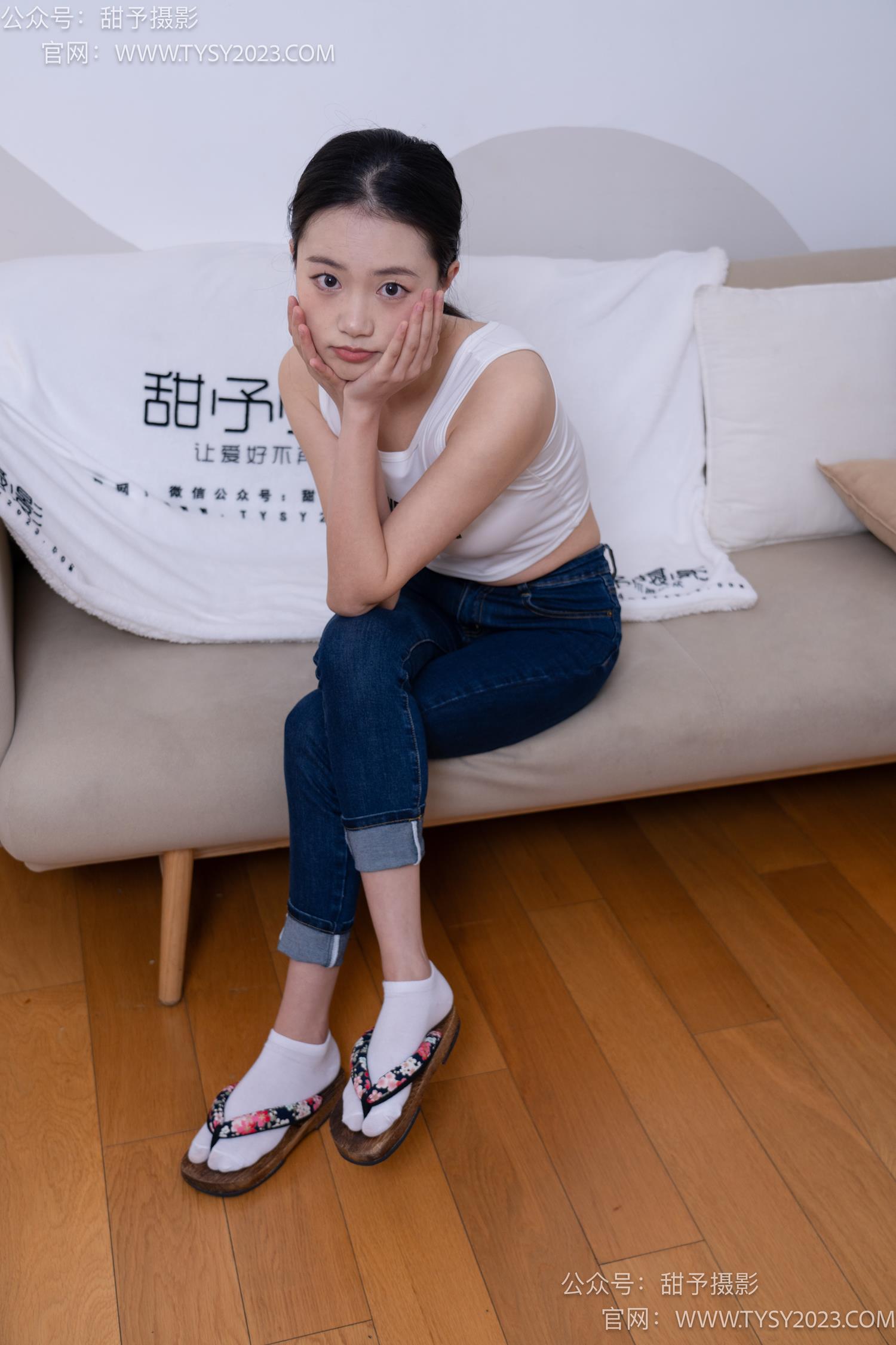 图片[23]-甜予摄影 NO.069 齐齐-短靴、人字拖、短白棉袜、长白棉袜、裸足[167P] – 速更版-美库