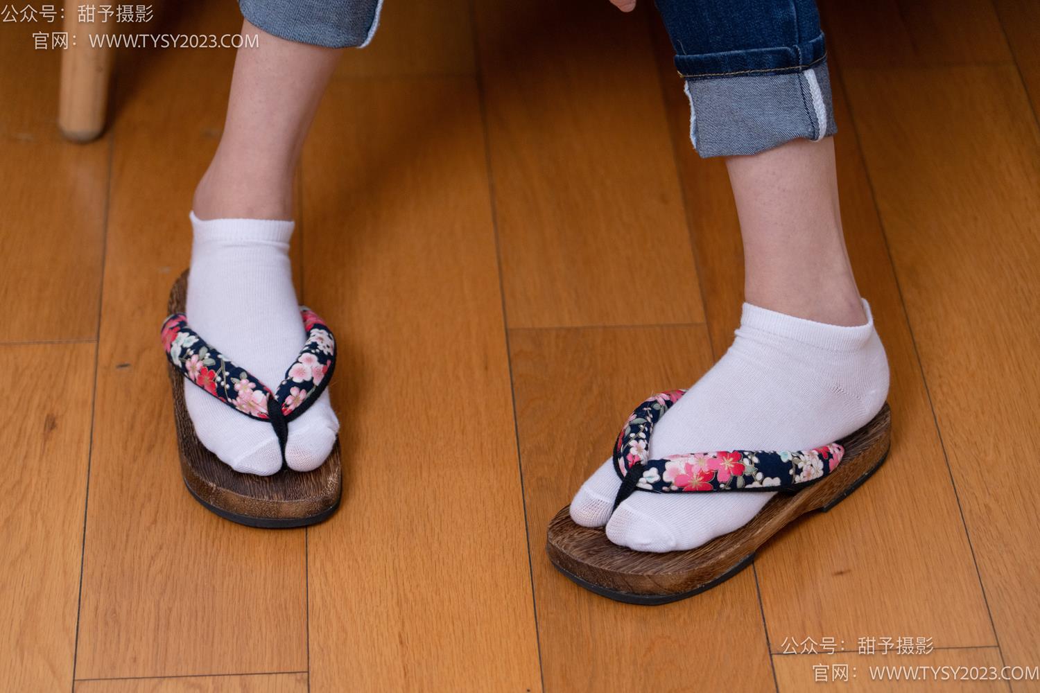 图片[24]-甜予摄影 NO.069 齐齐-短靴、人字拖、短白棉袜、长白棉袜、裸足[167P] – 速更版-美库