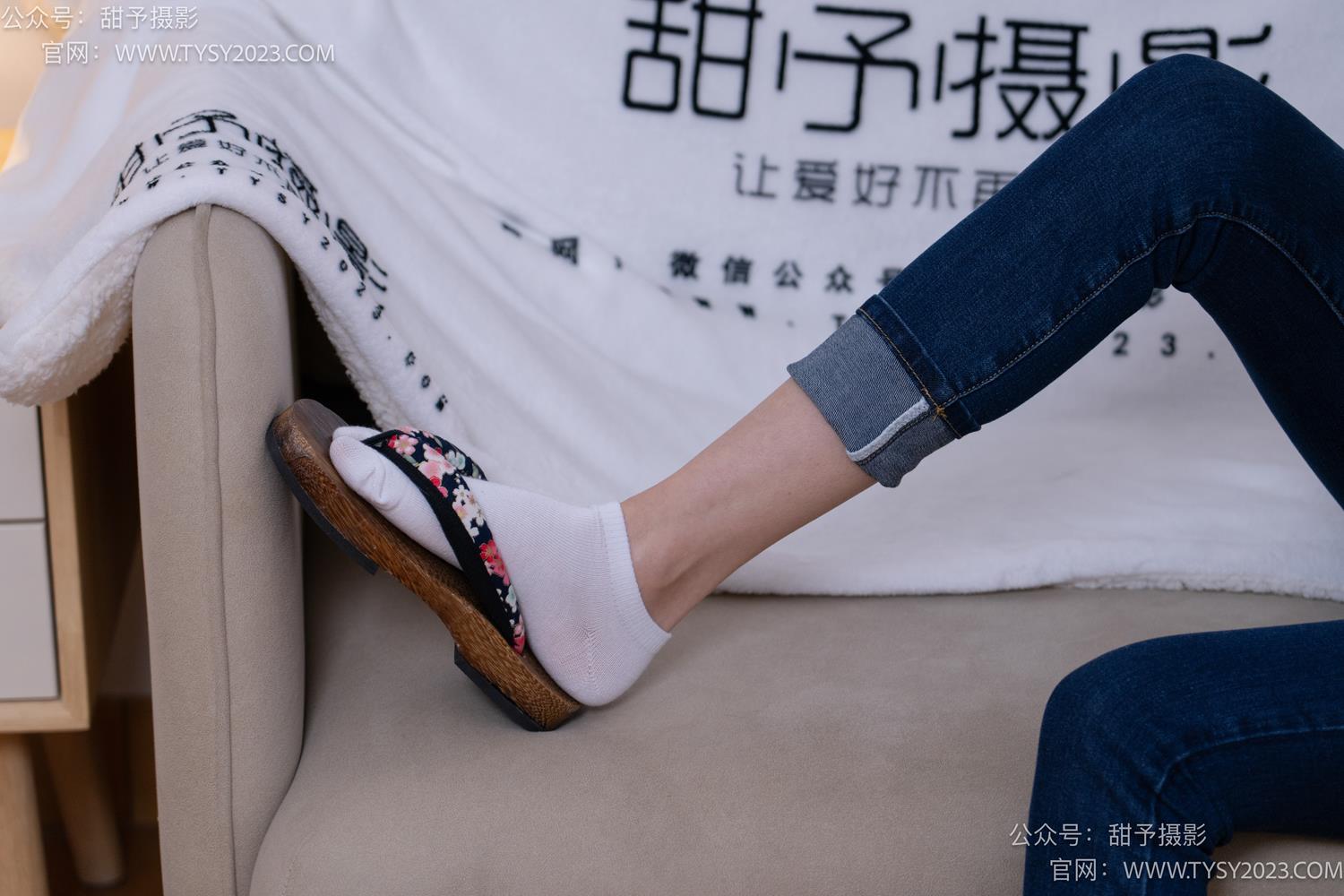 图片[28]-甜予摄影 NO.069 齐齐-短靴、人字拖、短白棉袜、长白棉袜、裸足[167P] – 速更版-美库