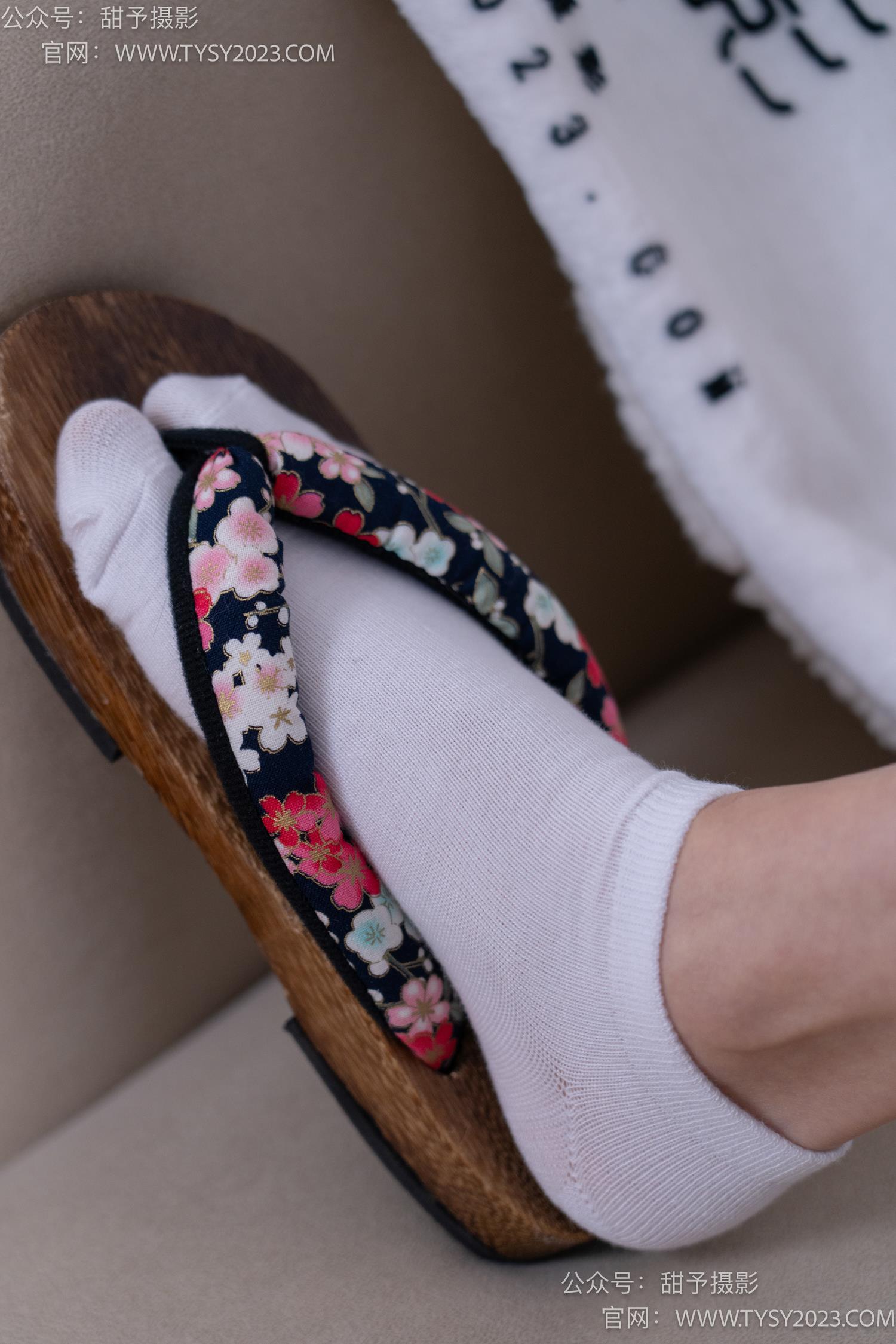 图片[30]-甜予摄影 NO.069 齐齐-短靴、人字拖、短白棉袜、长白棉袜、裸足[167P] – 速更版-美库