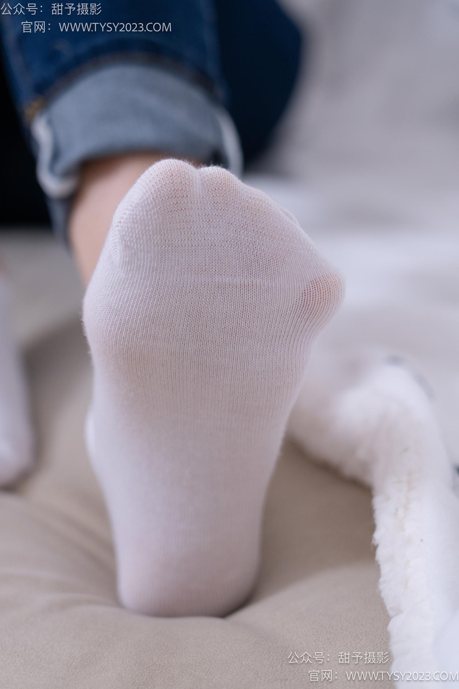 图片[35]-甜予摄影 NO.069 齐齐-短靴、人字拖、短白棉袜、长白棉袜、裸足[167P] – 速更版-美库