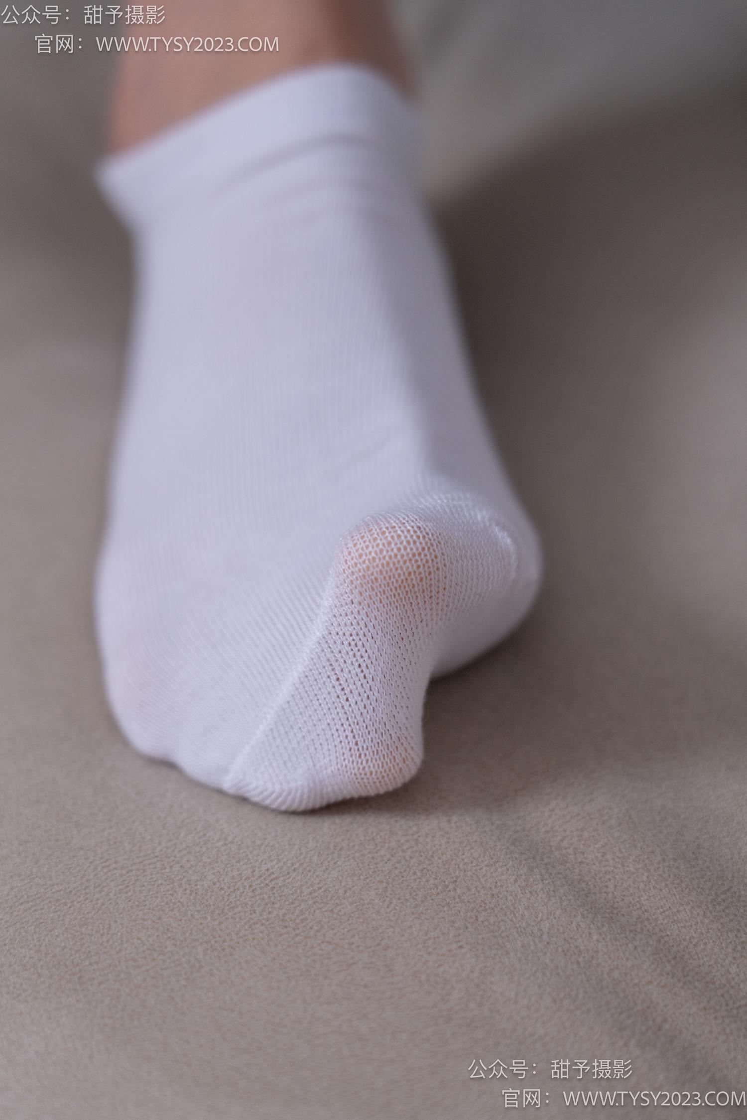 图片[37]-甜予摄影 NO.069 齐齐-短靴、人字拖、短白棉袜、长白棉袜、裸足[167P] – 速更版-美库