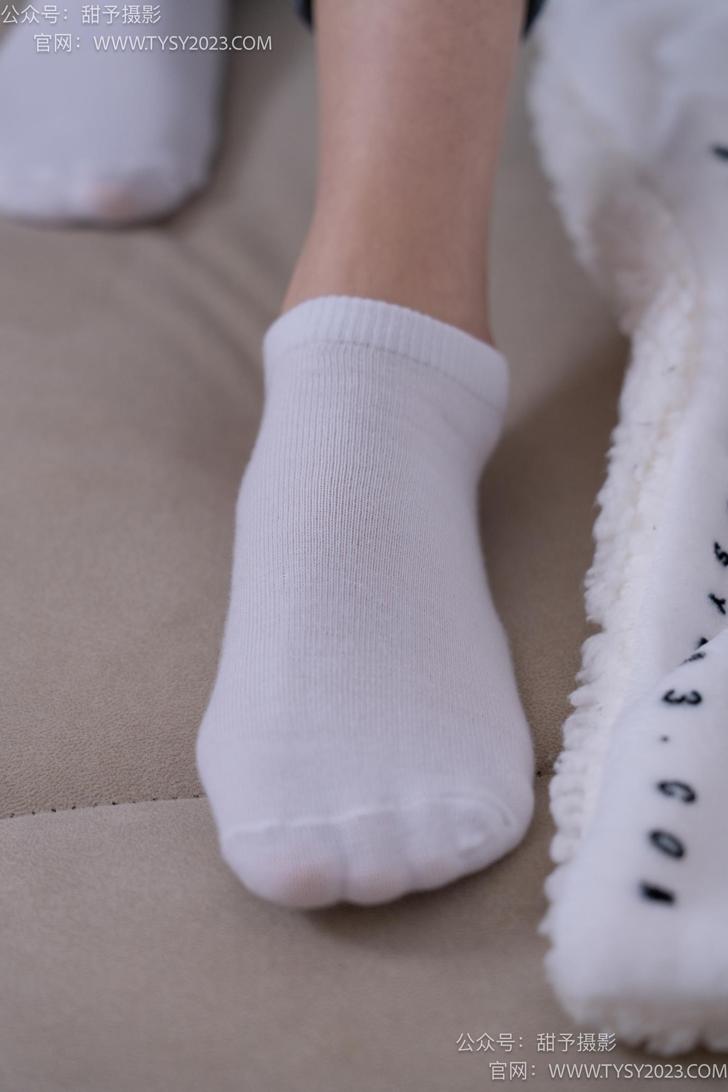 图片[39]-甜予摄影 NO.069 齐齐-短靴、人字拖、短白棉袜、长白棉袜、裸足[167P] – 速更版-美库