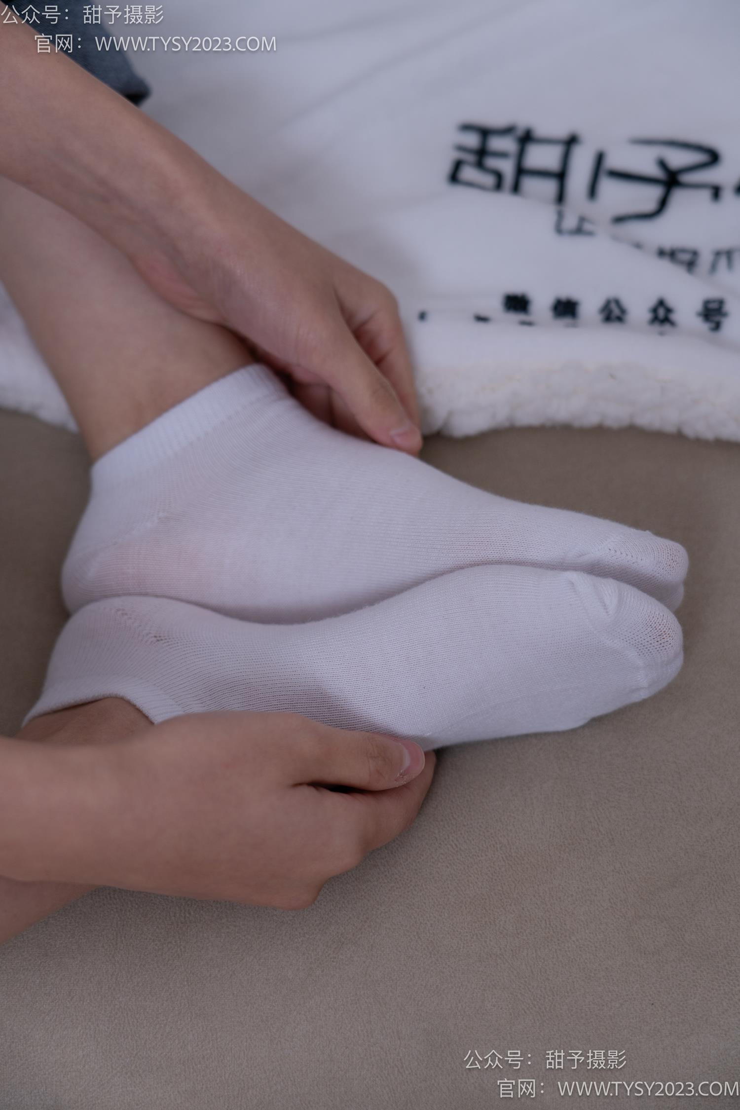 图片[46]-甜予摄影 NO.069 齐齐-短靴、人字拖、短白棉袜、长白棉袜、裸足[167P] – 速更版-美库